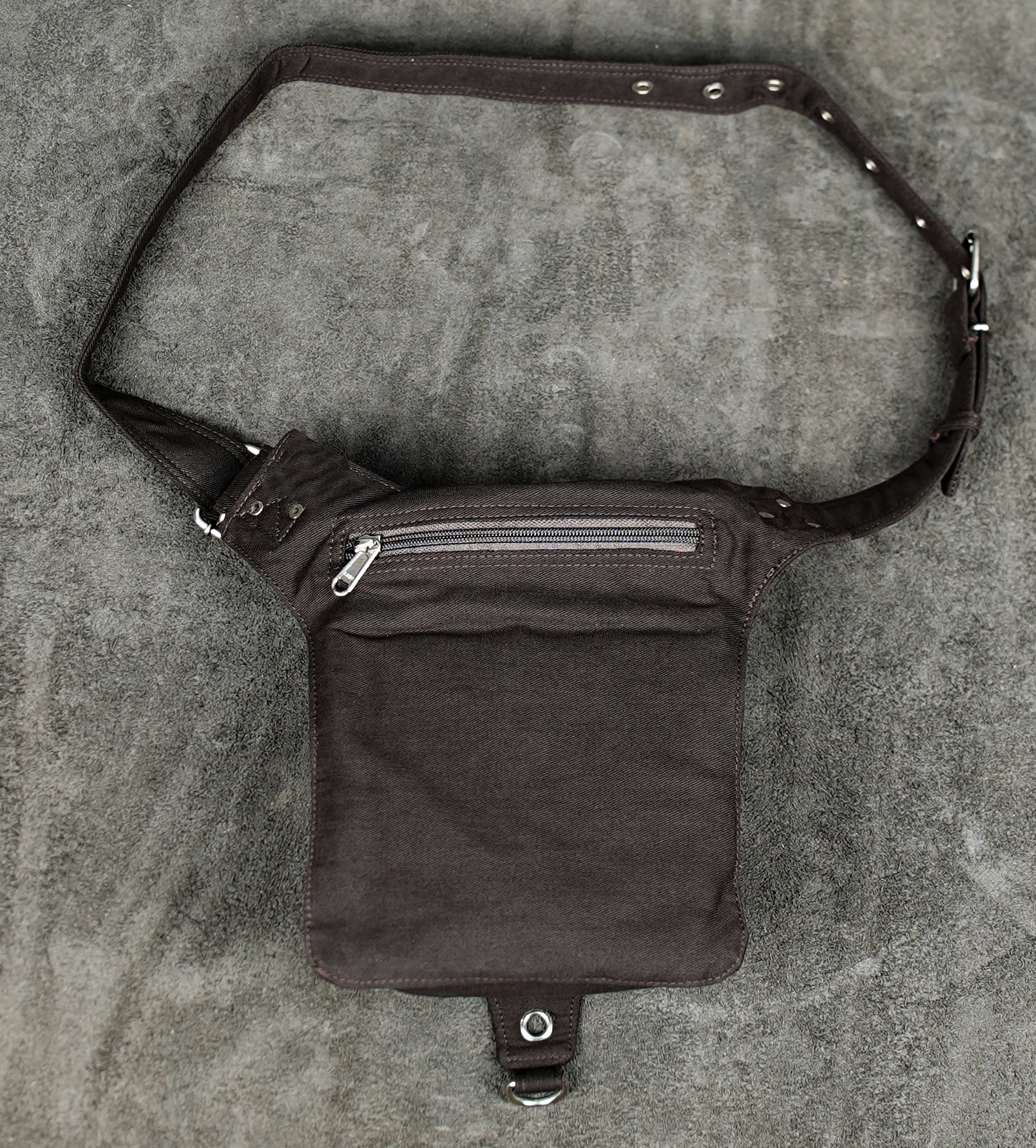 Lightweight cotton waist bag with sturdy stitching