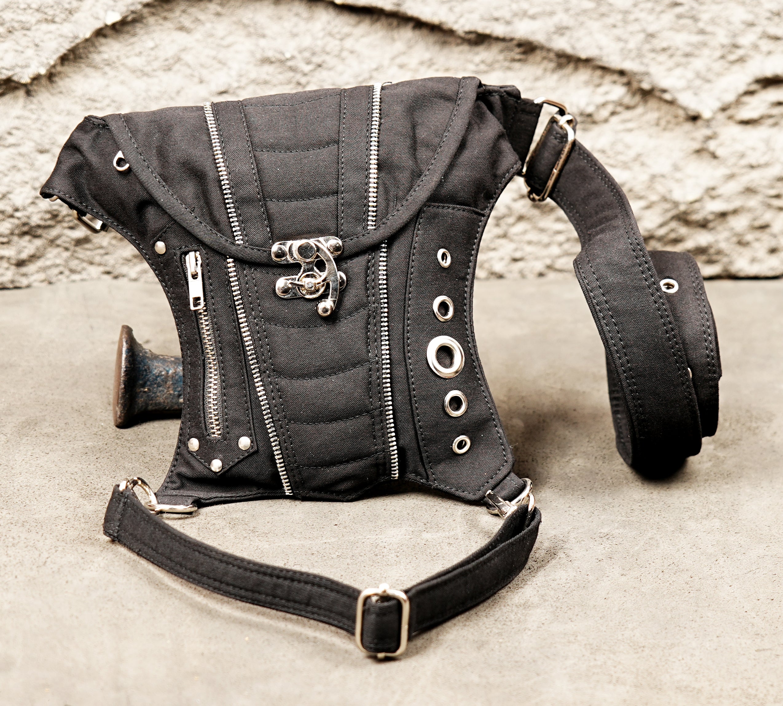 Rugged cotton thigh bag featuring silver hardware and eyelets