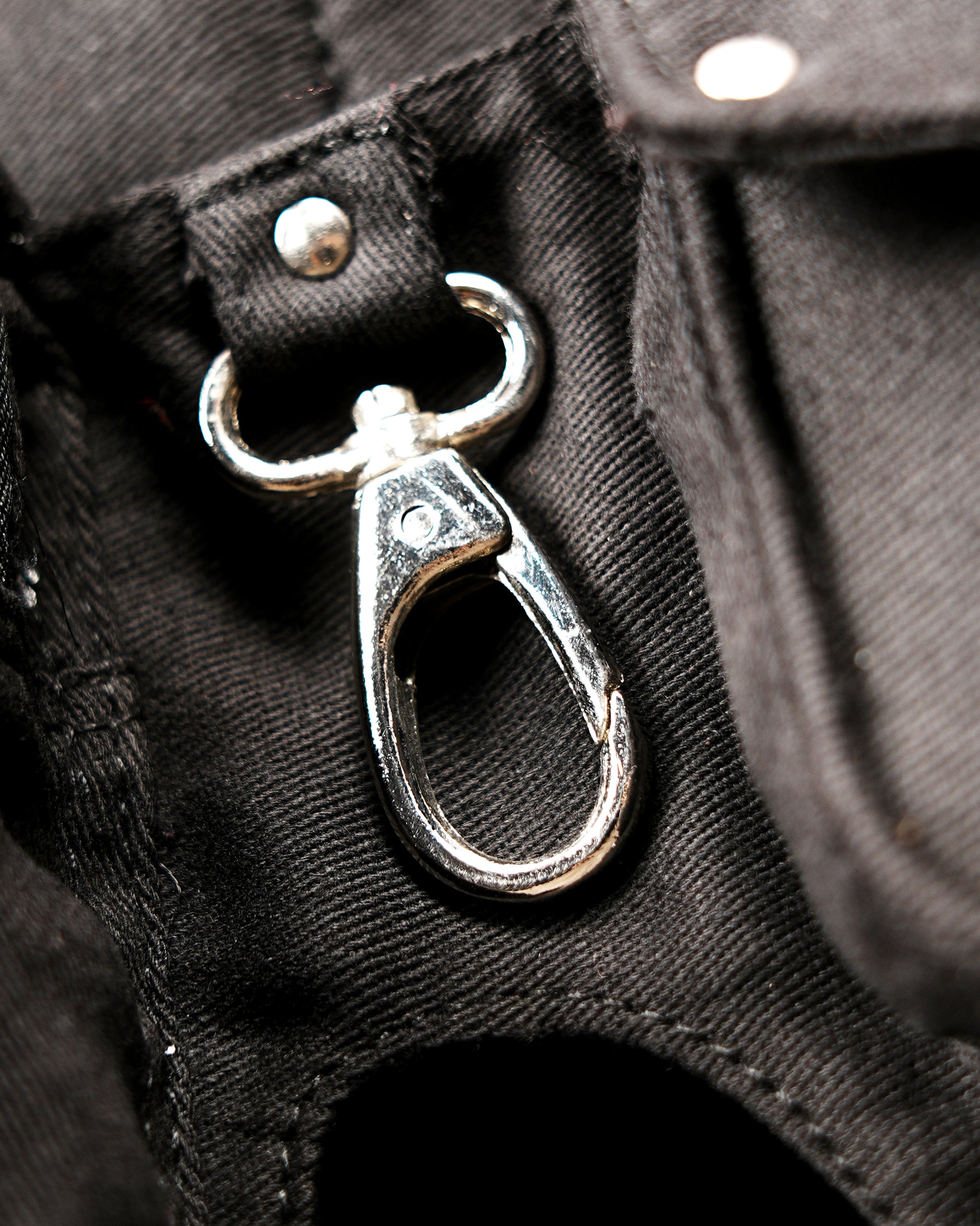 Hands-free cotton canvas bum bag with an asymmetrical four-pouch design for maximum organization.