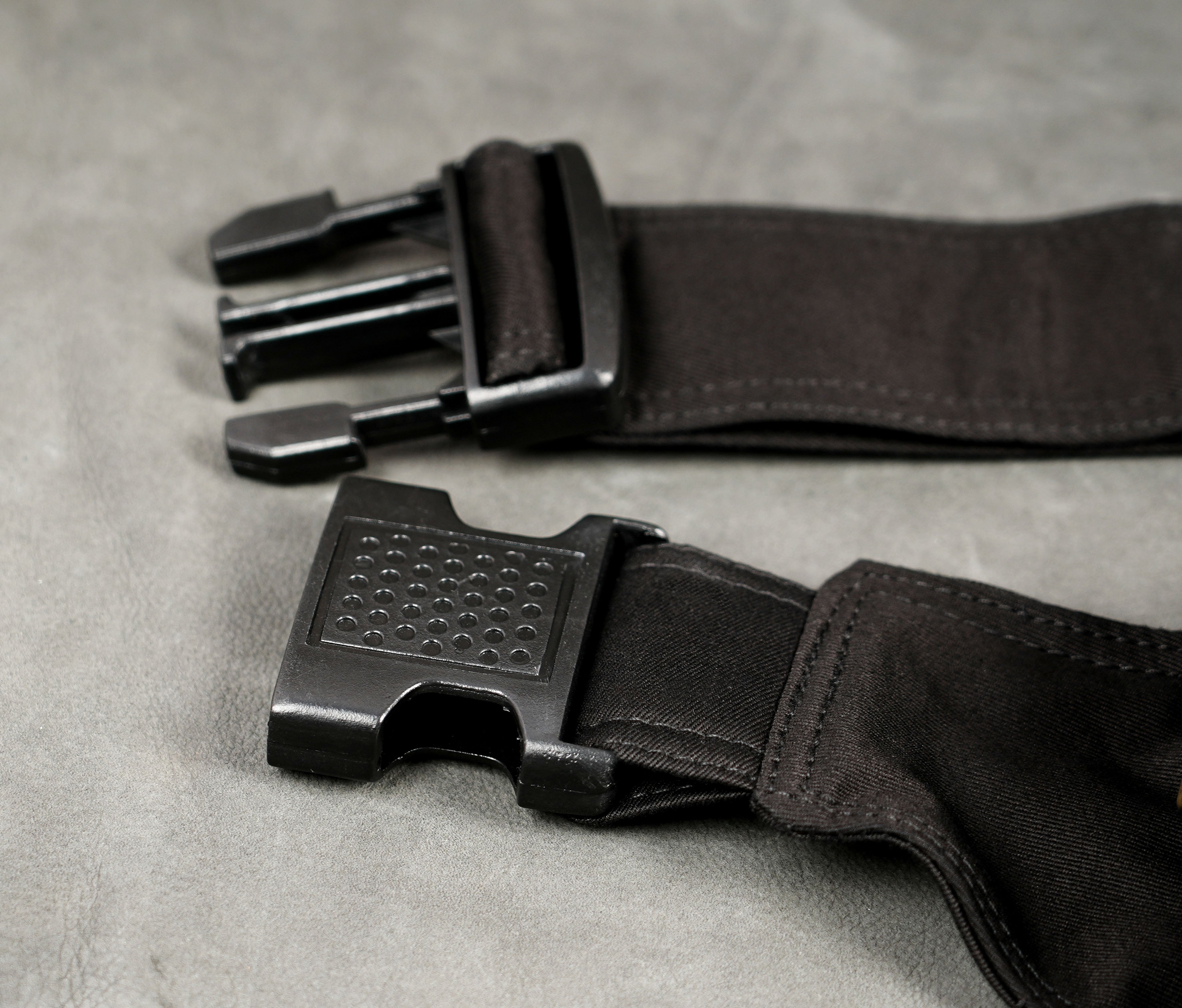 Hands-free black cotton hip and thigh bag with side-release buckle