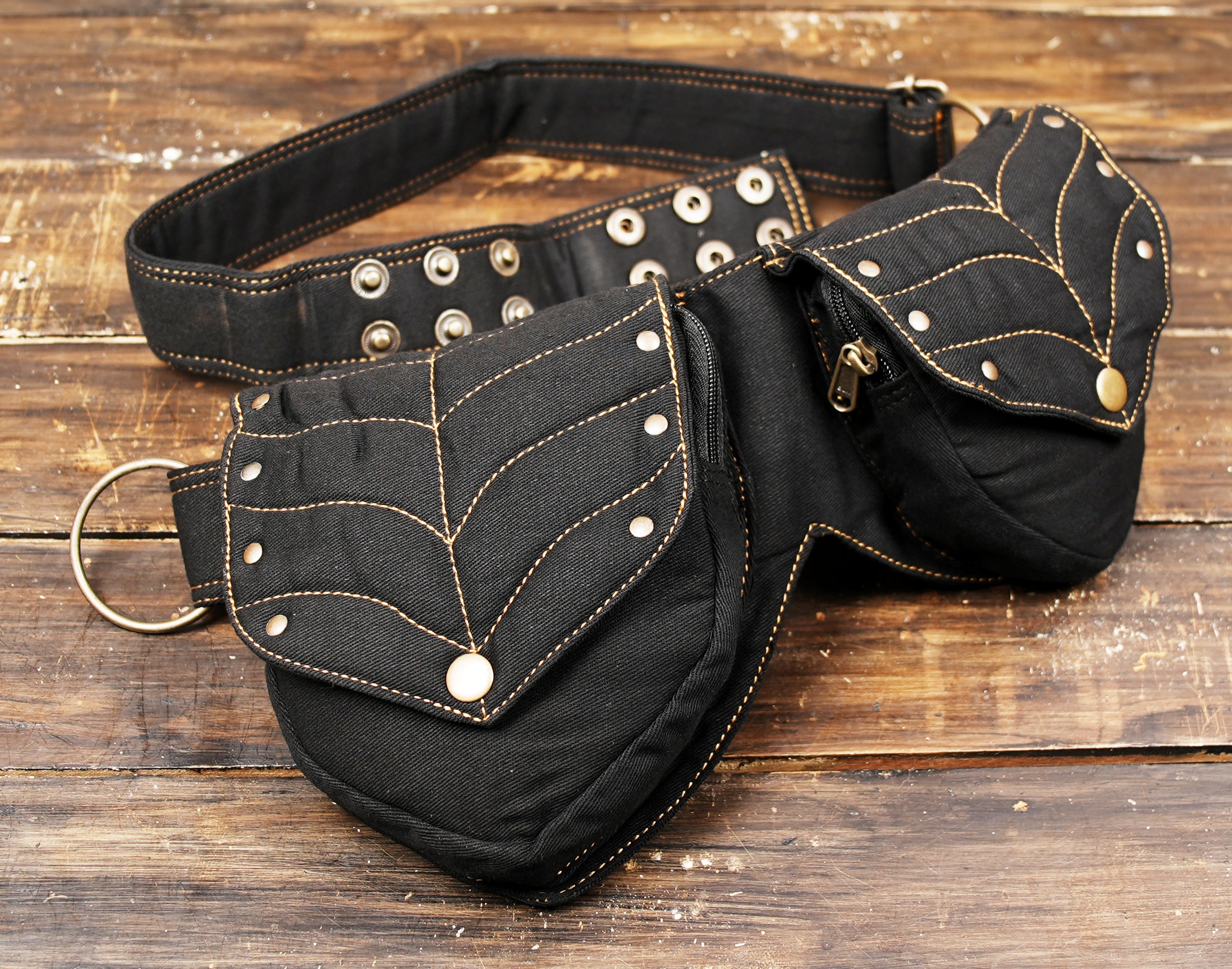 Hands-free hip pouch for urban adventurers, featuring a sturdy black cotton body and unique leaf-shaped pouches.