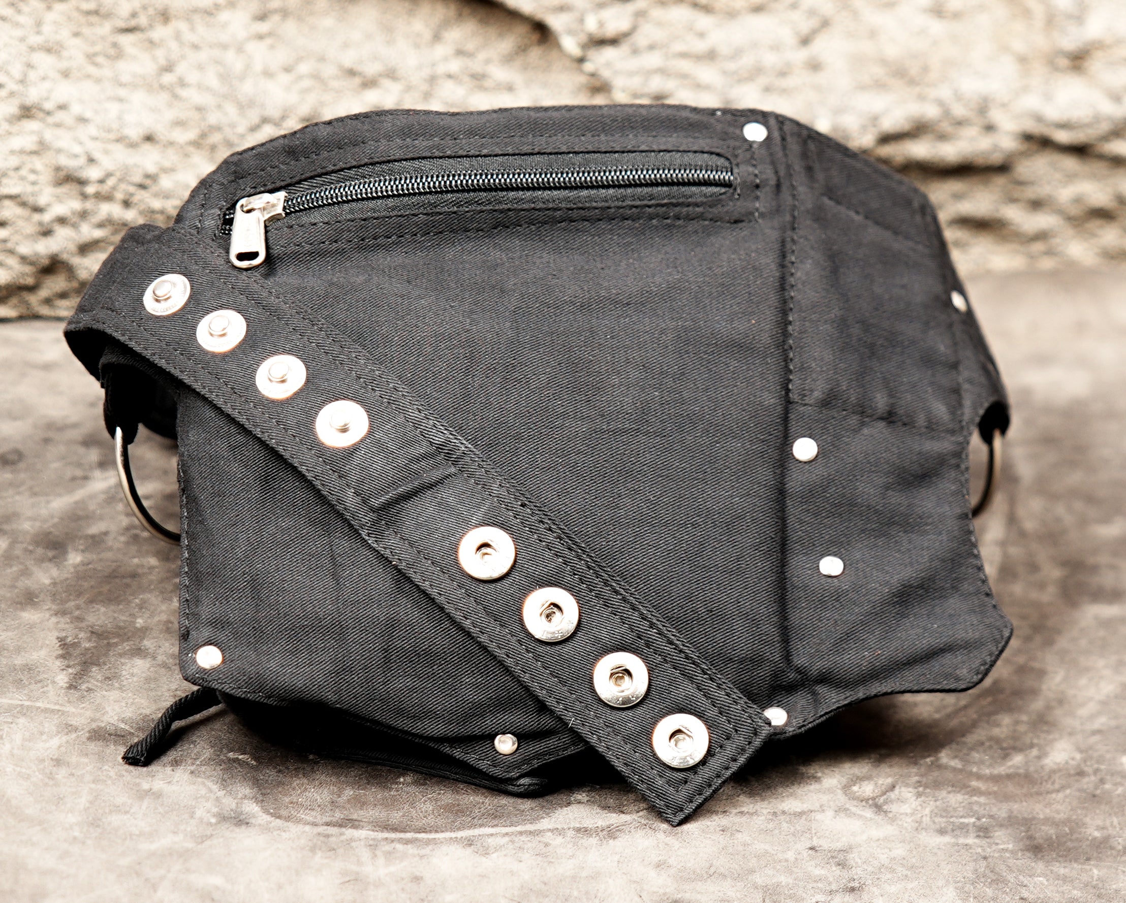 Premium black cotton waist belt pouch, secure and comfortable for USA travel.