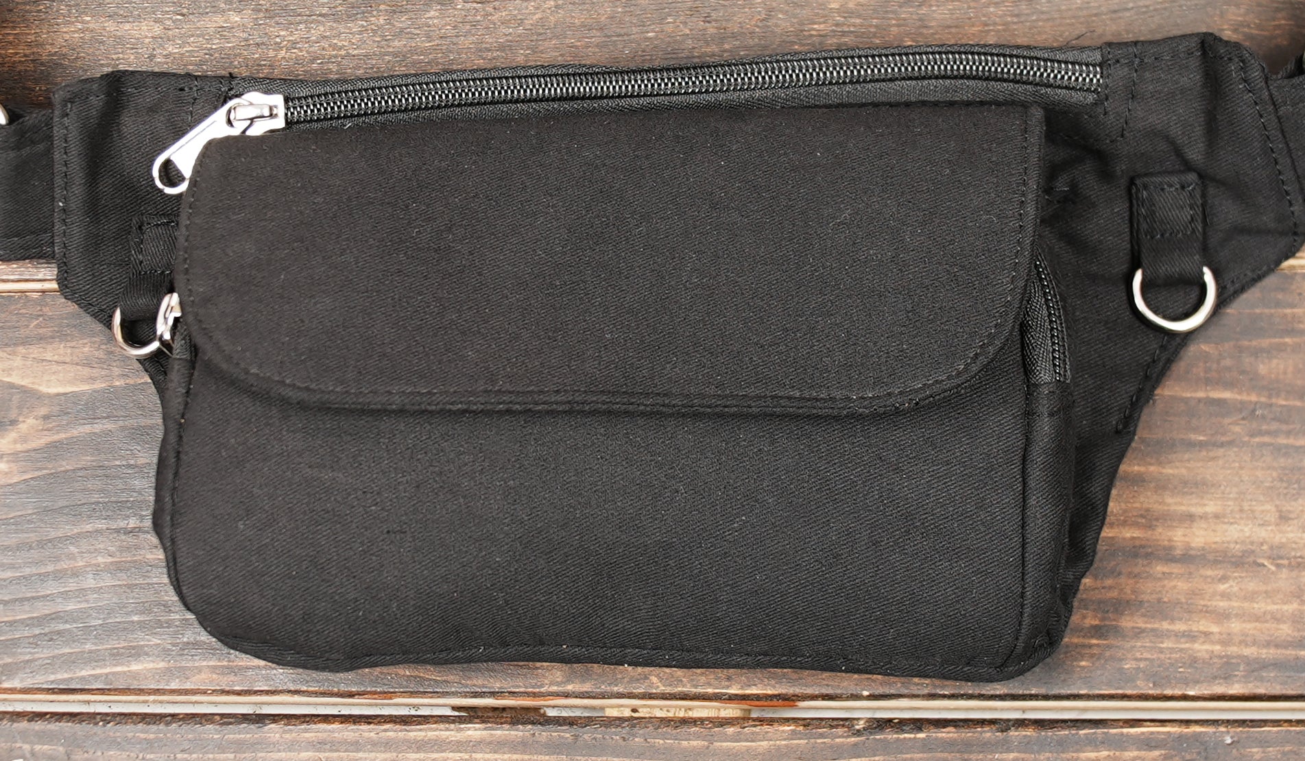 Minimalist black bum bag for everyday travel and commuting