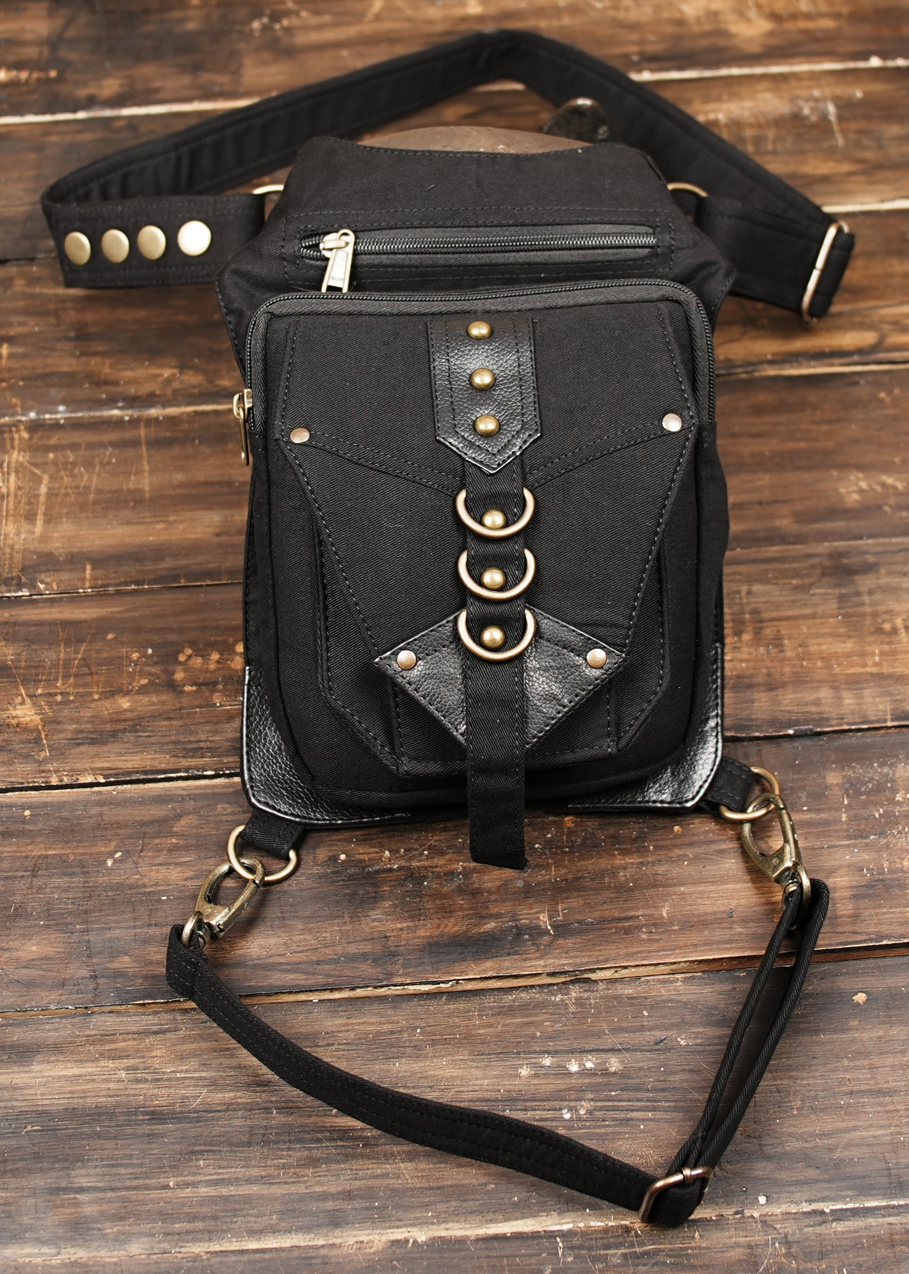 Adjustable cotton hip bag with secure snap closures