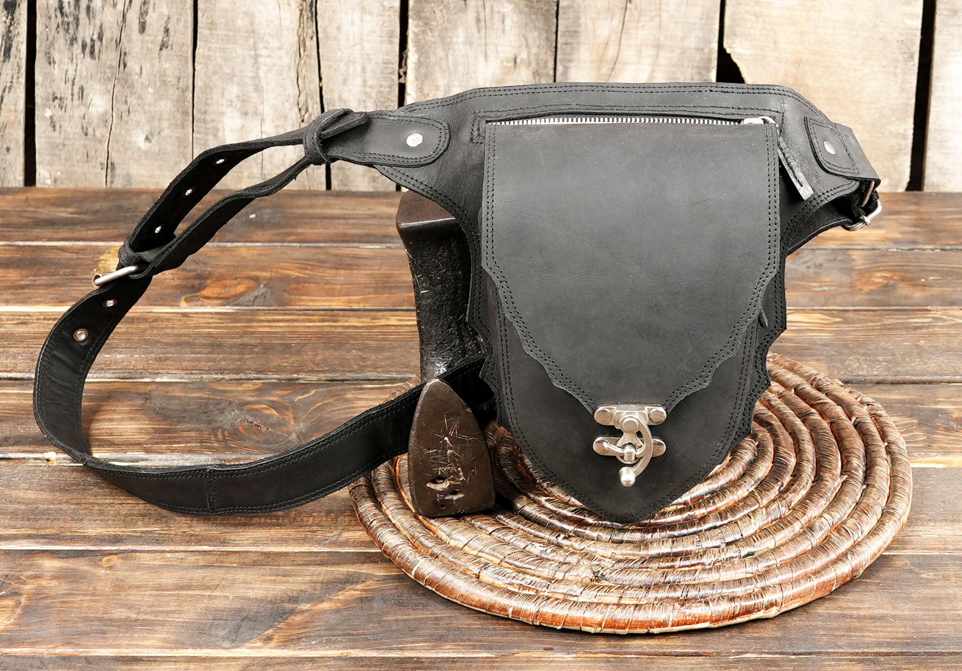 Adjustable black leather waist belt for men and women