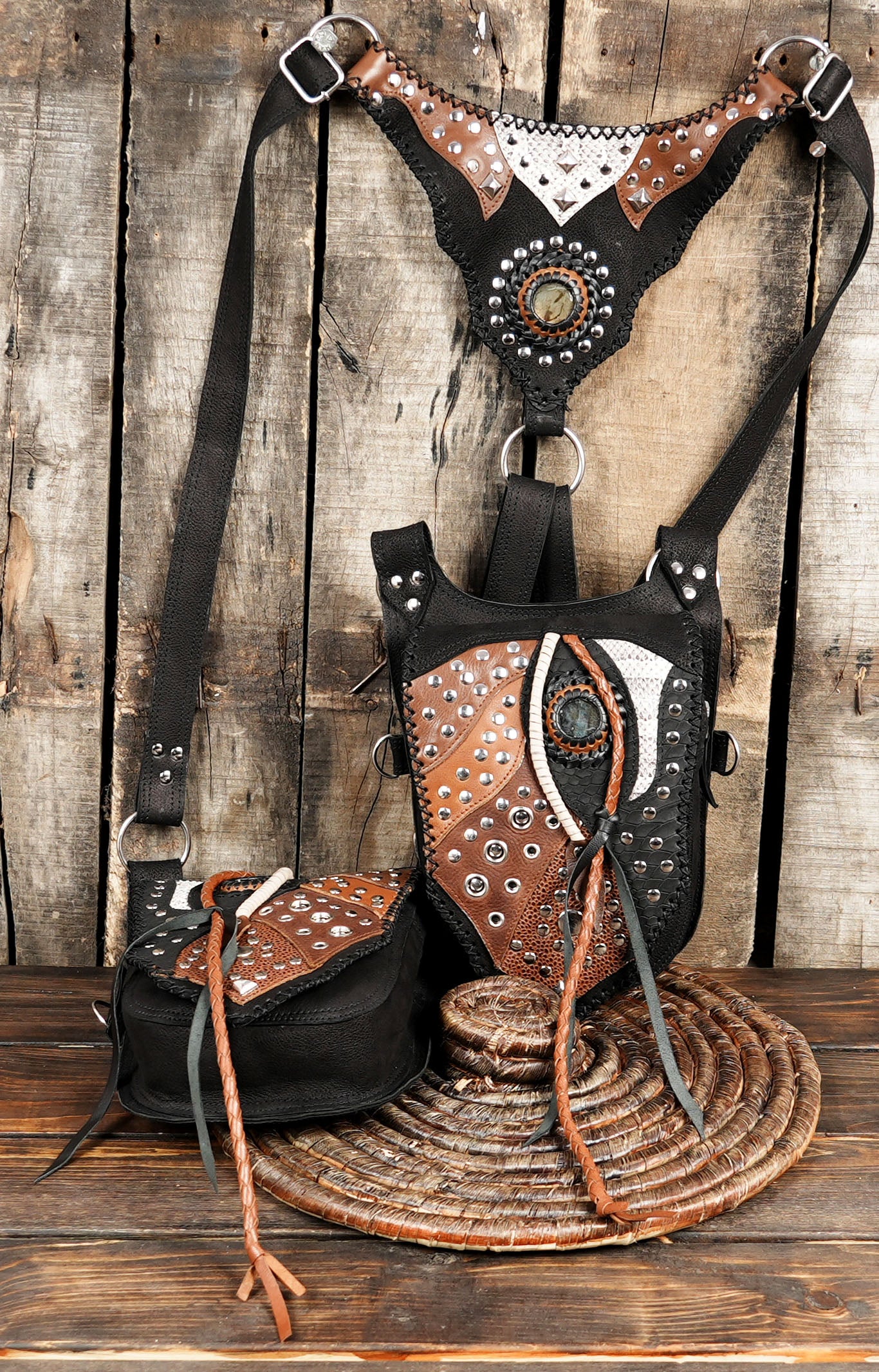 Gemstone Accents – Subtle stone detailing on the straps adds a refined and mystical touch to the design.