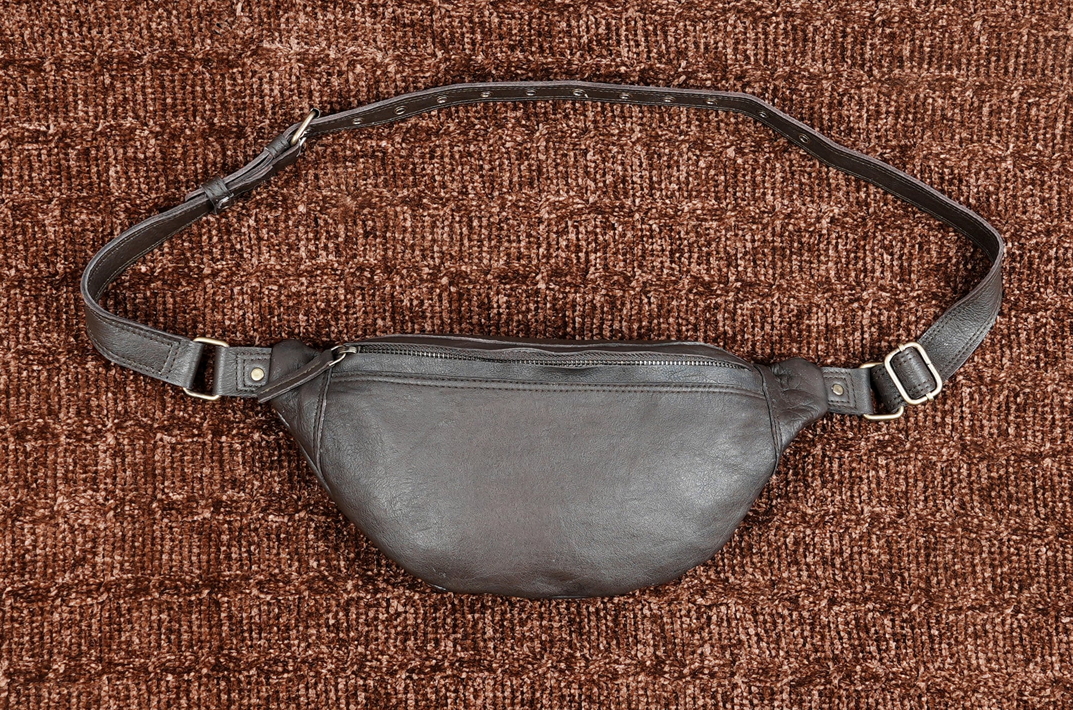Adjustable leather belt bag with smooth texture finish