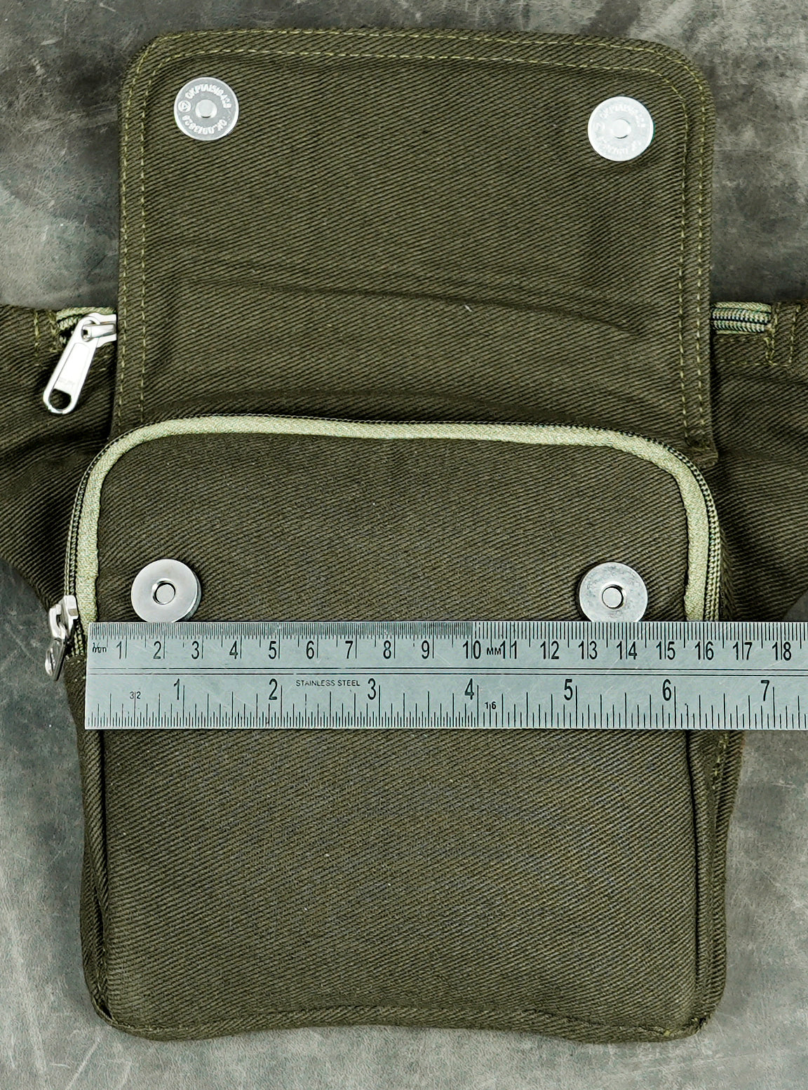 Green canvas hands-free hip bag for everyday wear and outdoor trips
