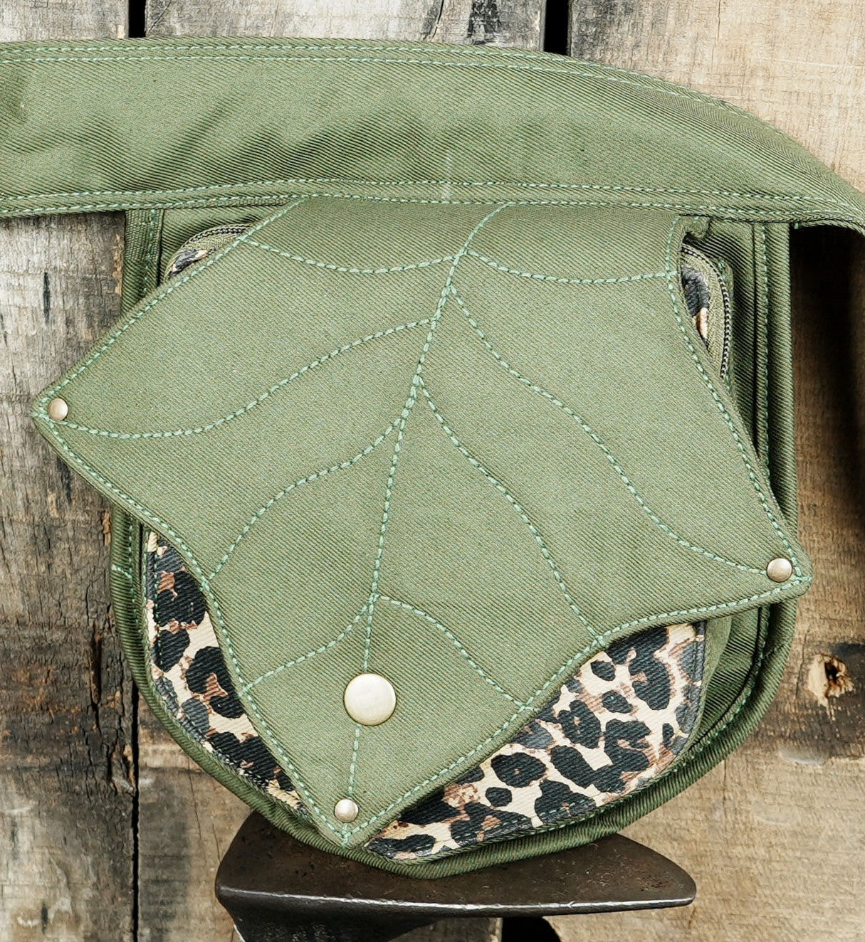 Secure and comfortable hands-free accessory for hiking and city exploration