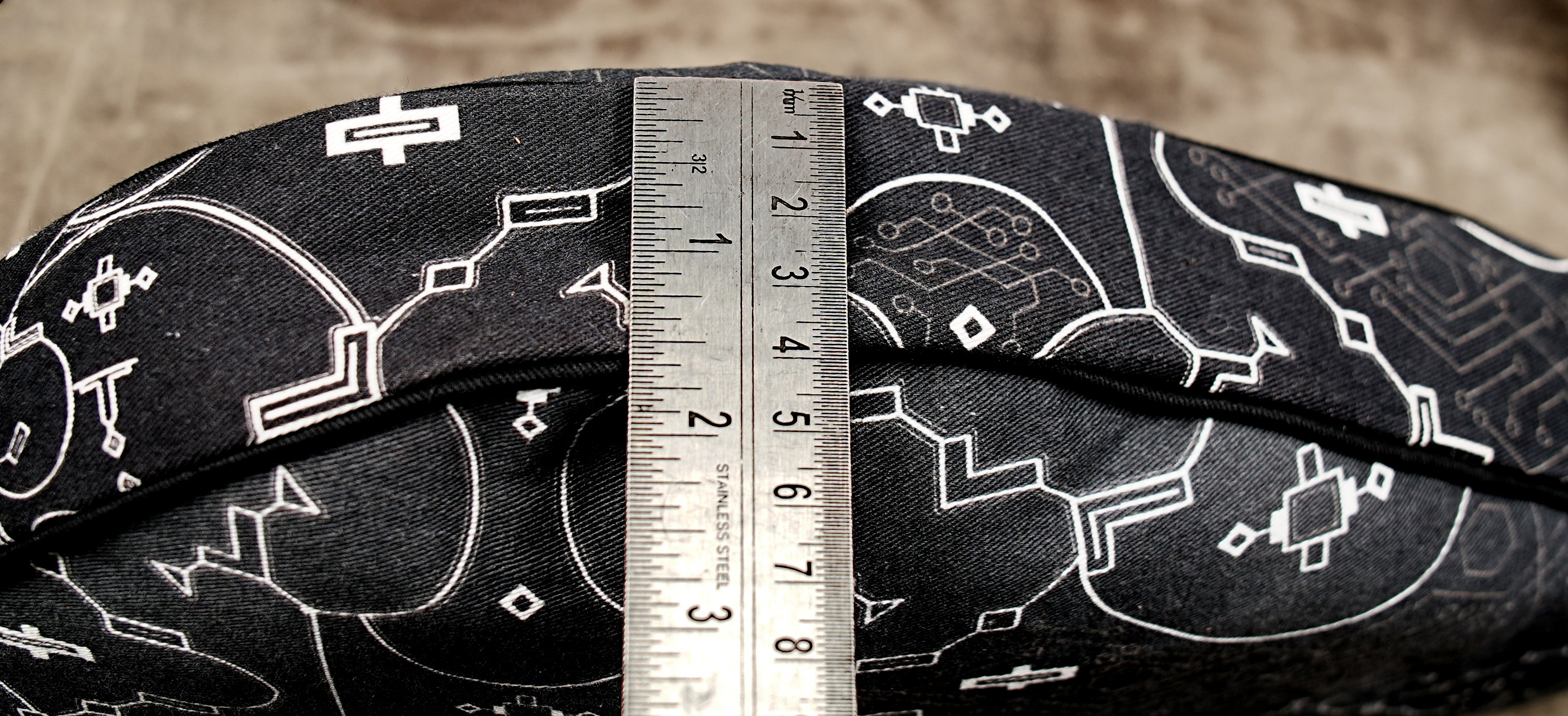 Travel sling bag in black canvas with adjustable clip closure