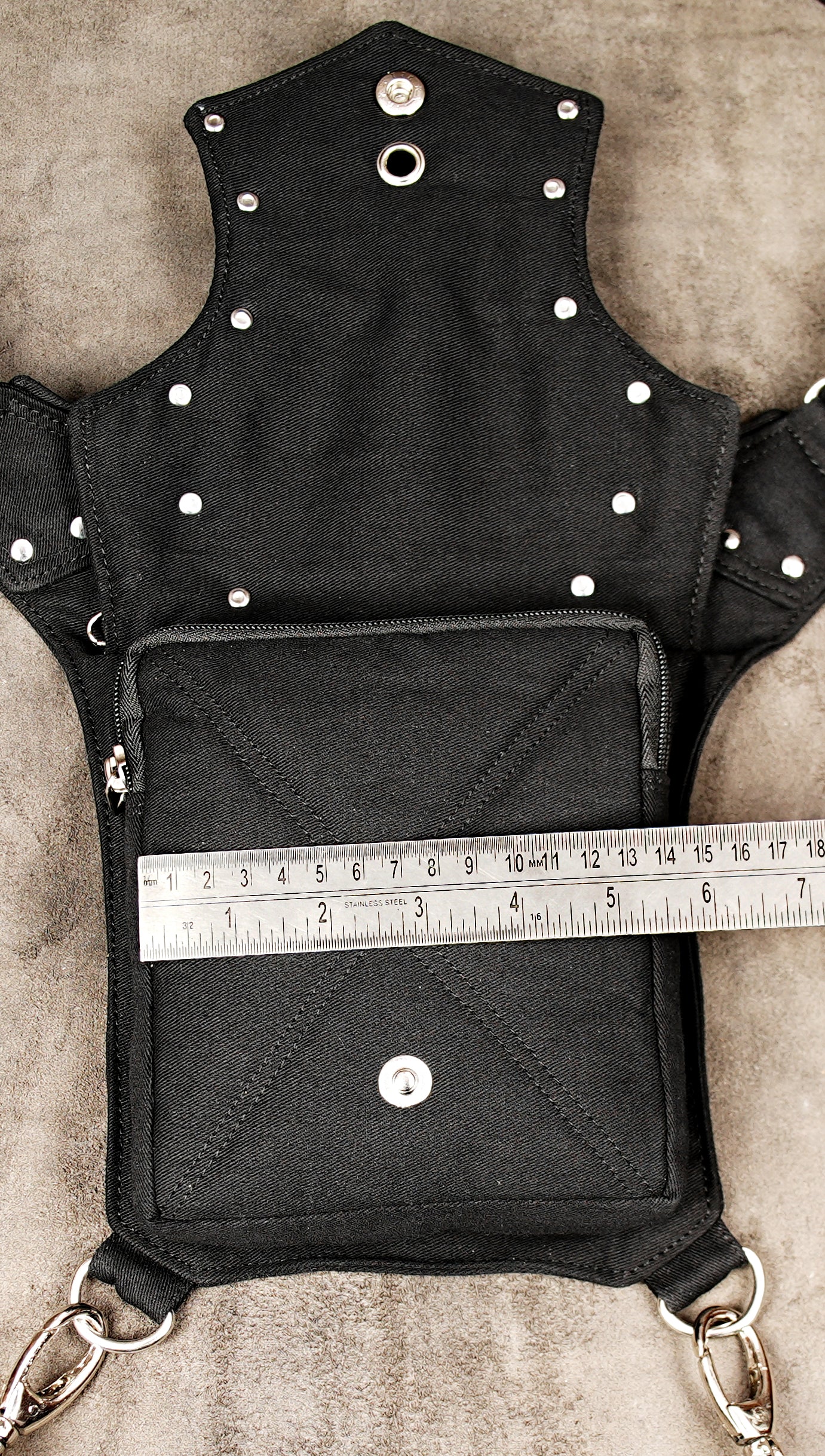 Practical waist belt to thigh strap canvas pouch in solid black