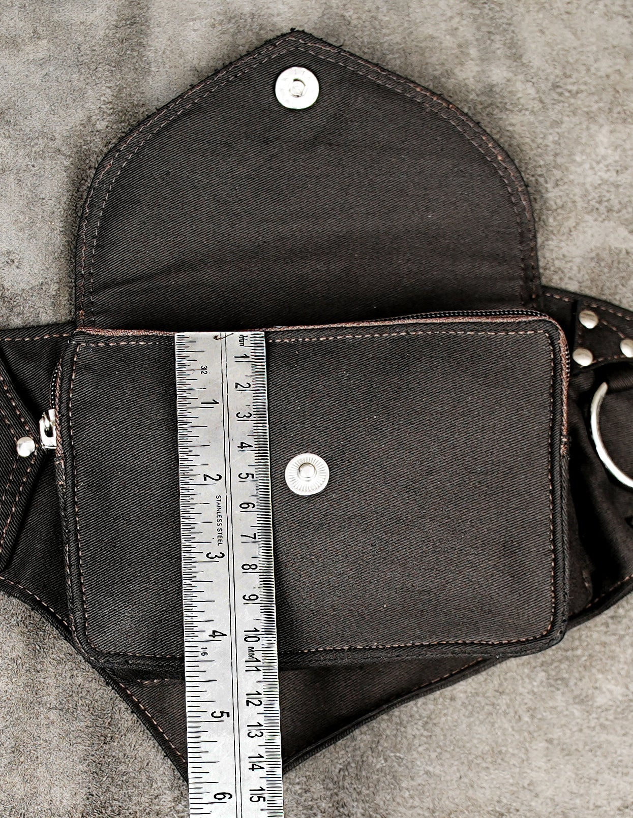Travel waist pouch belt with multiple storage options