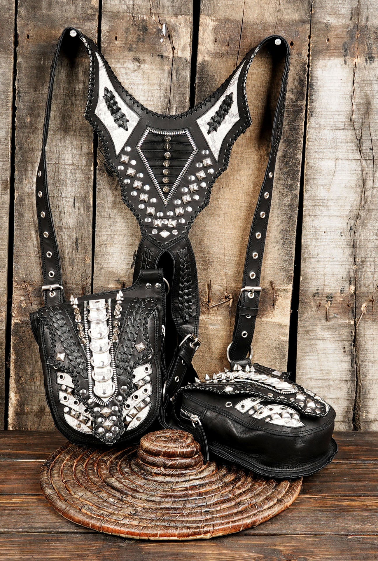 Handcrafted Leather Holster With steeel metal usases 