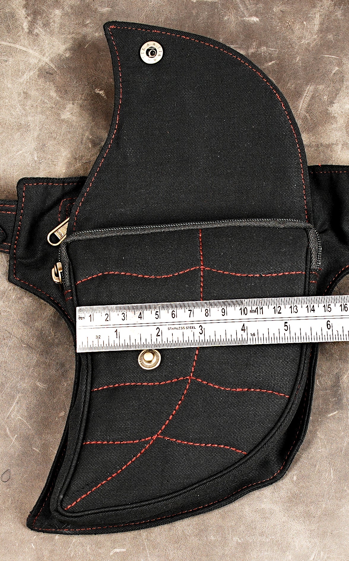 Streetwear pocket belt with contrast stitching and metal grommet belt