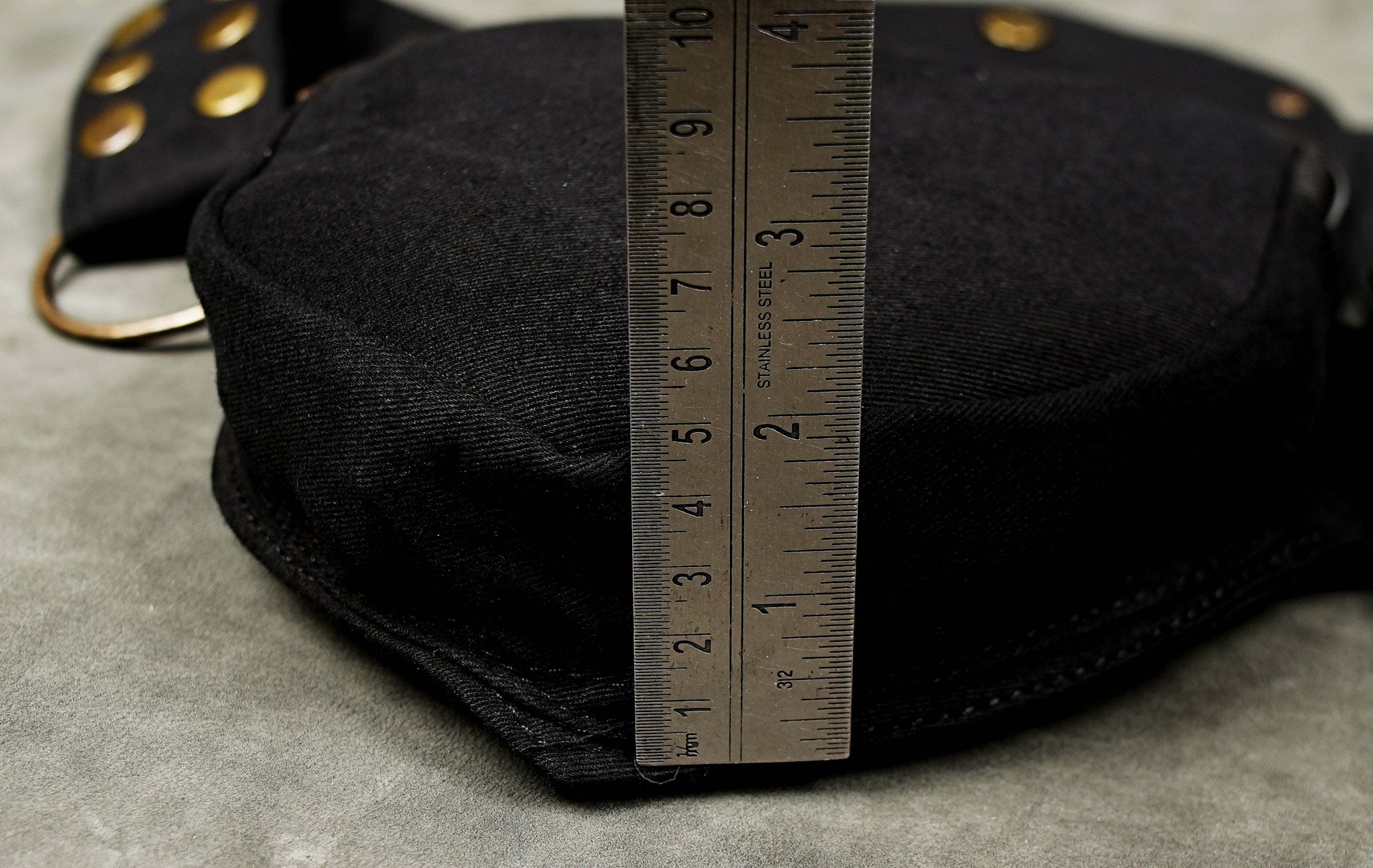 Handcrafted leaf pocket belt in black cotton for festivals and travel