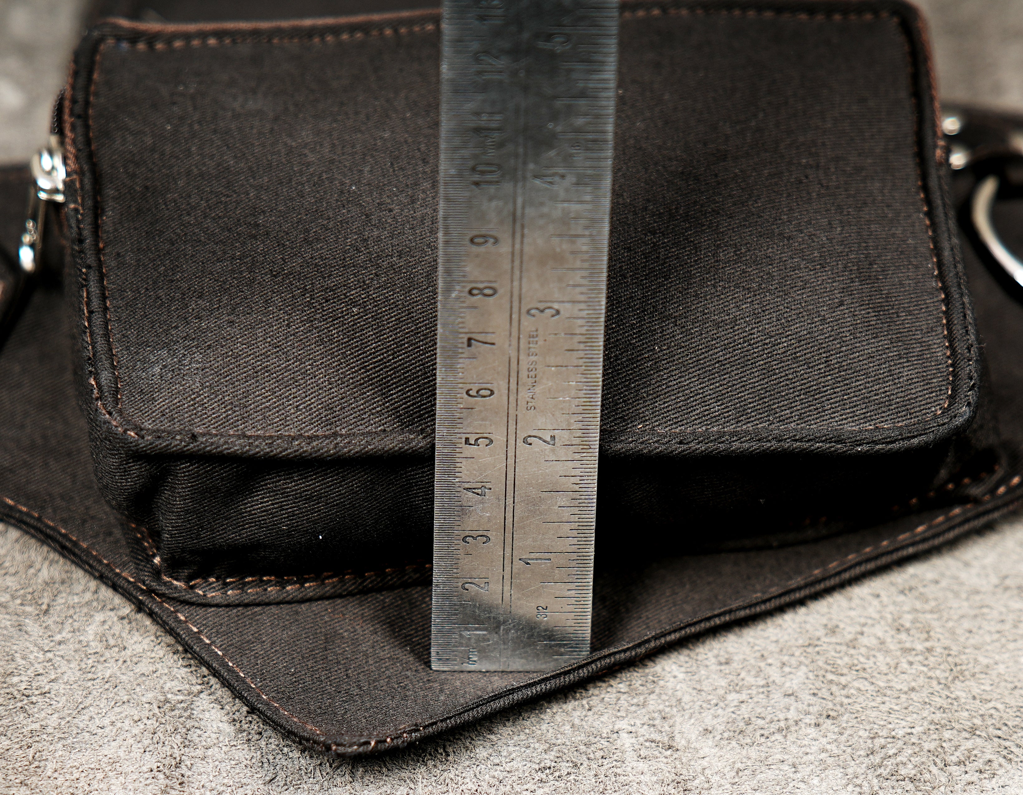 Utility waist belt with front pocket and zip pouch