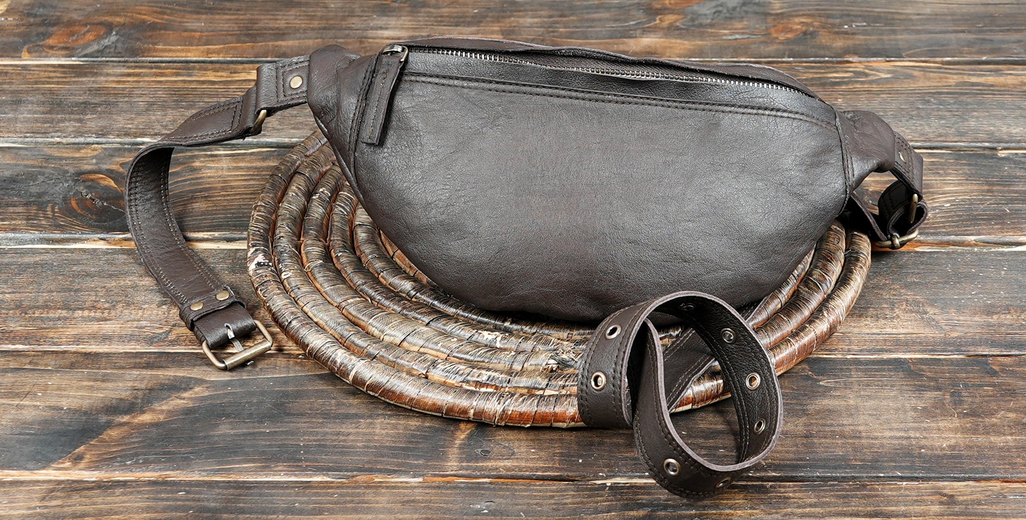 Fashionable leather waist bag made from genuine leather