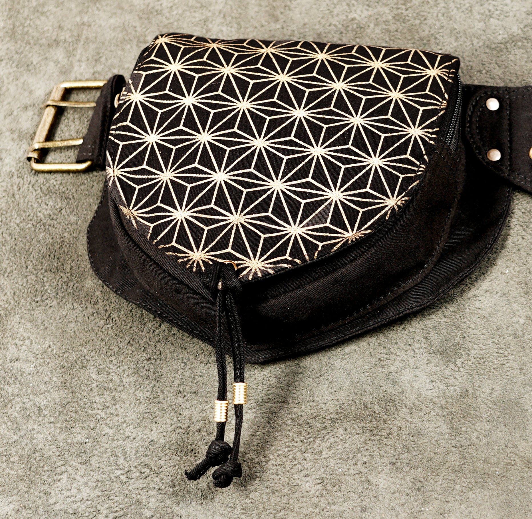 Boho waist bag with geometric print, adjustable strap, unisex design