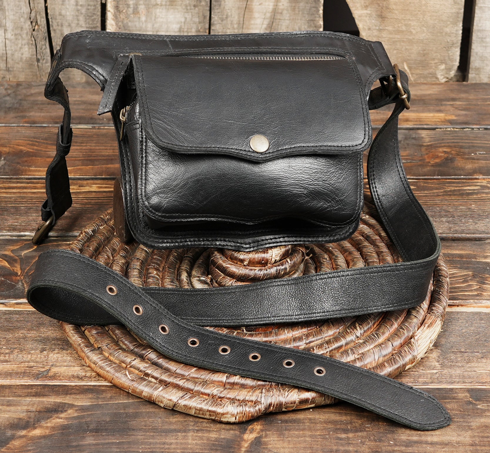 Unisex leather belt pouch with zipper and snap closure