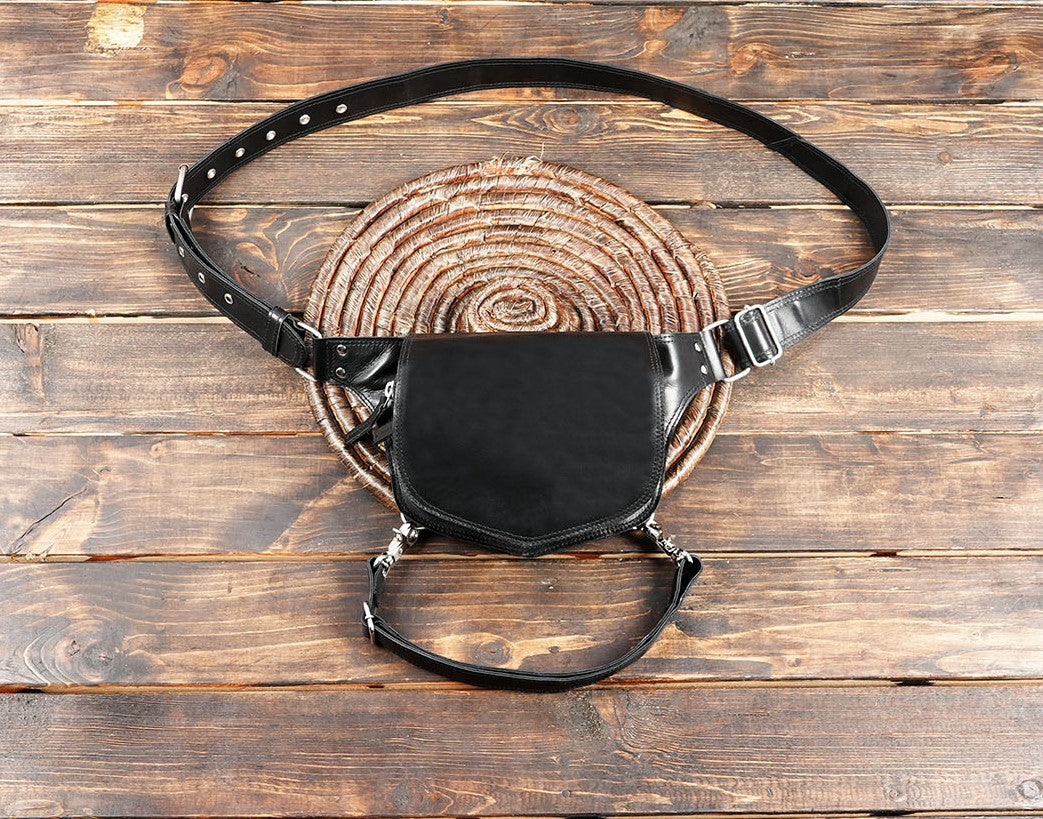 Western-style biker thigh bag made of premium black leather