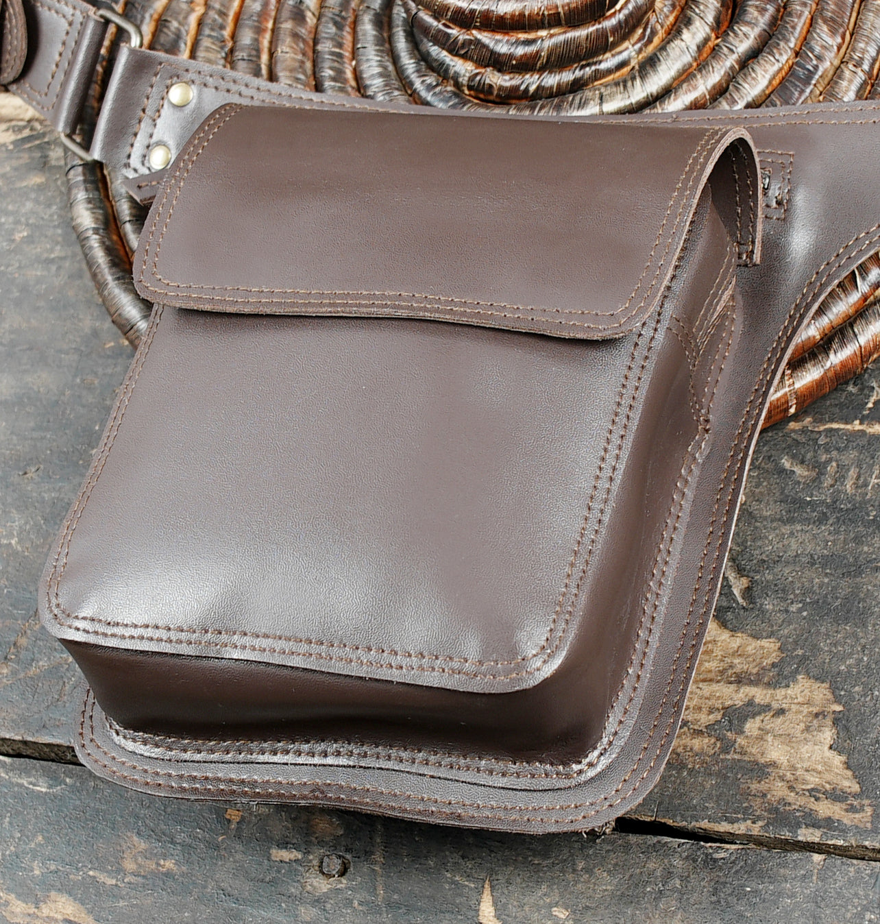 Premium leather waist pouch for travel and everyday use