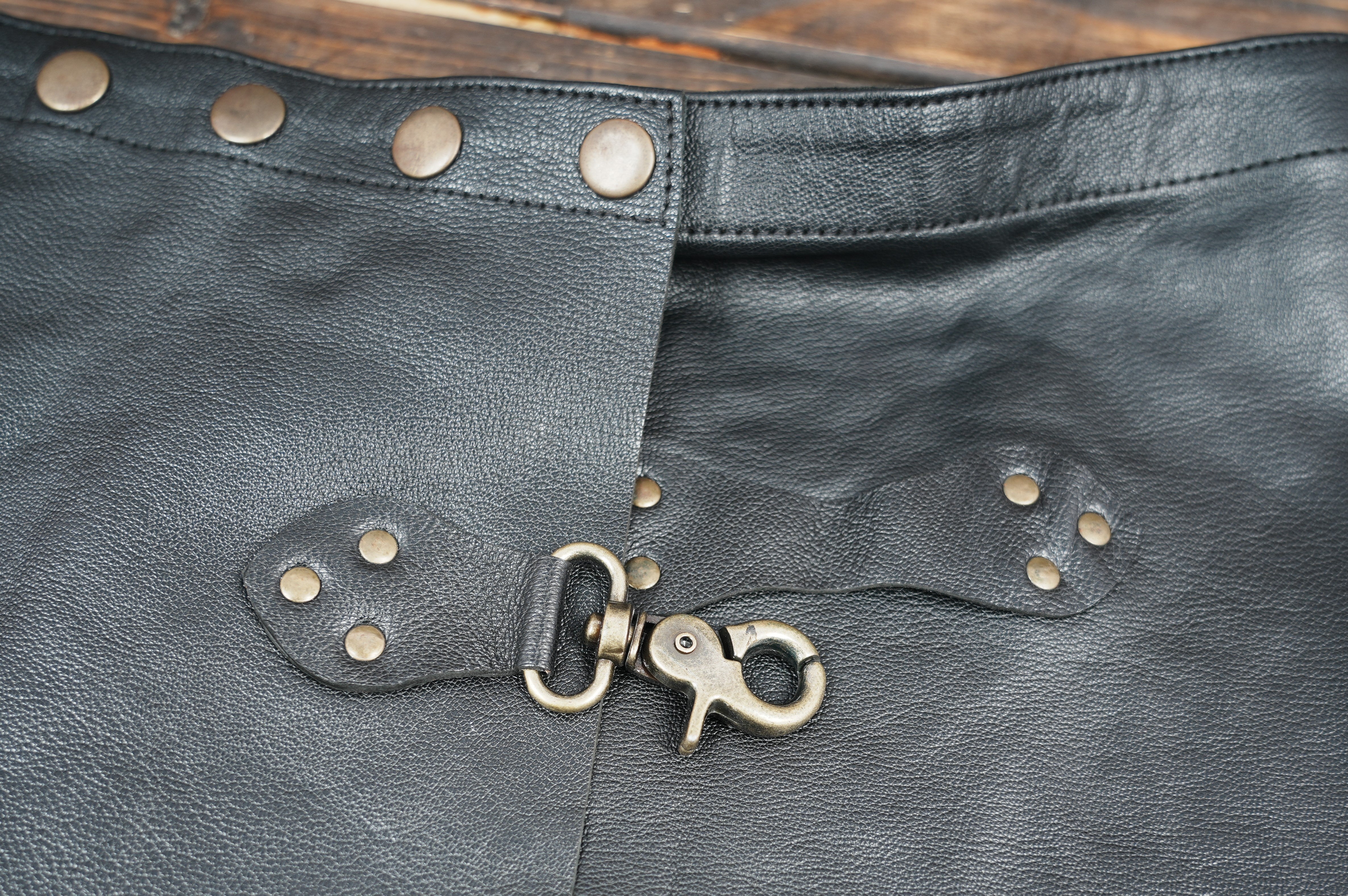 Women’s leather belt skirt with multi-layer fabric