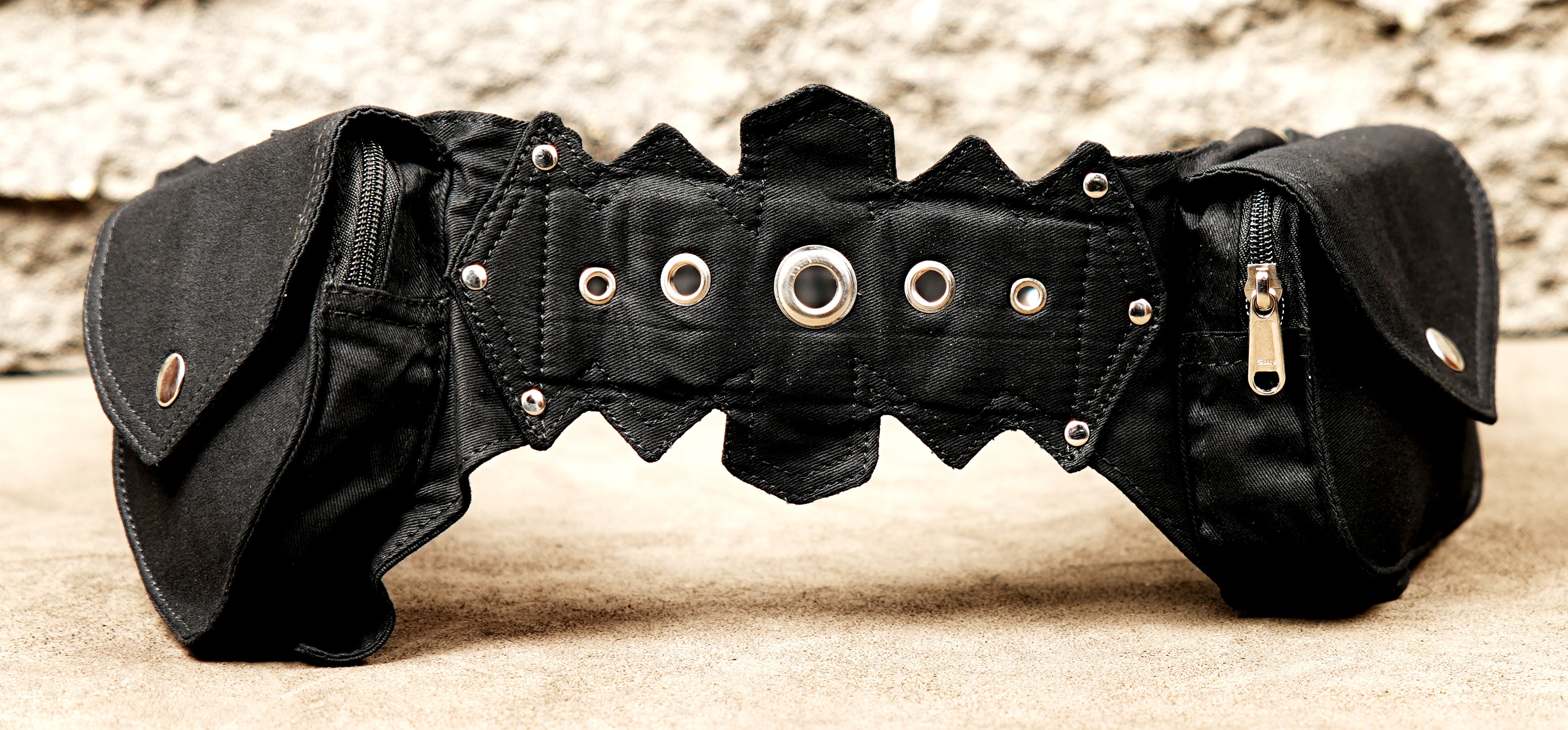 Versatile hands-free organizer belt with multiple secure cargo pockets.