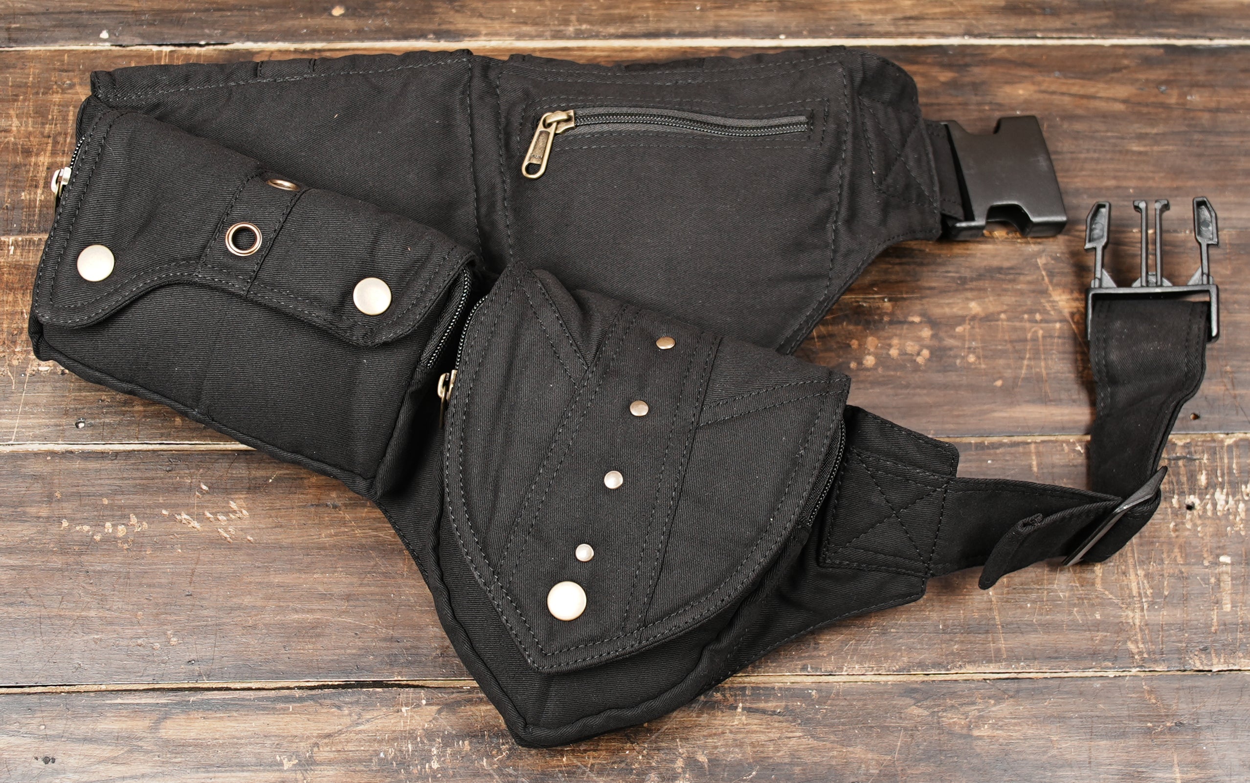 Festival utility belt with four pockets and adjustable buckle waist strap