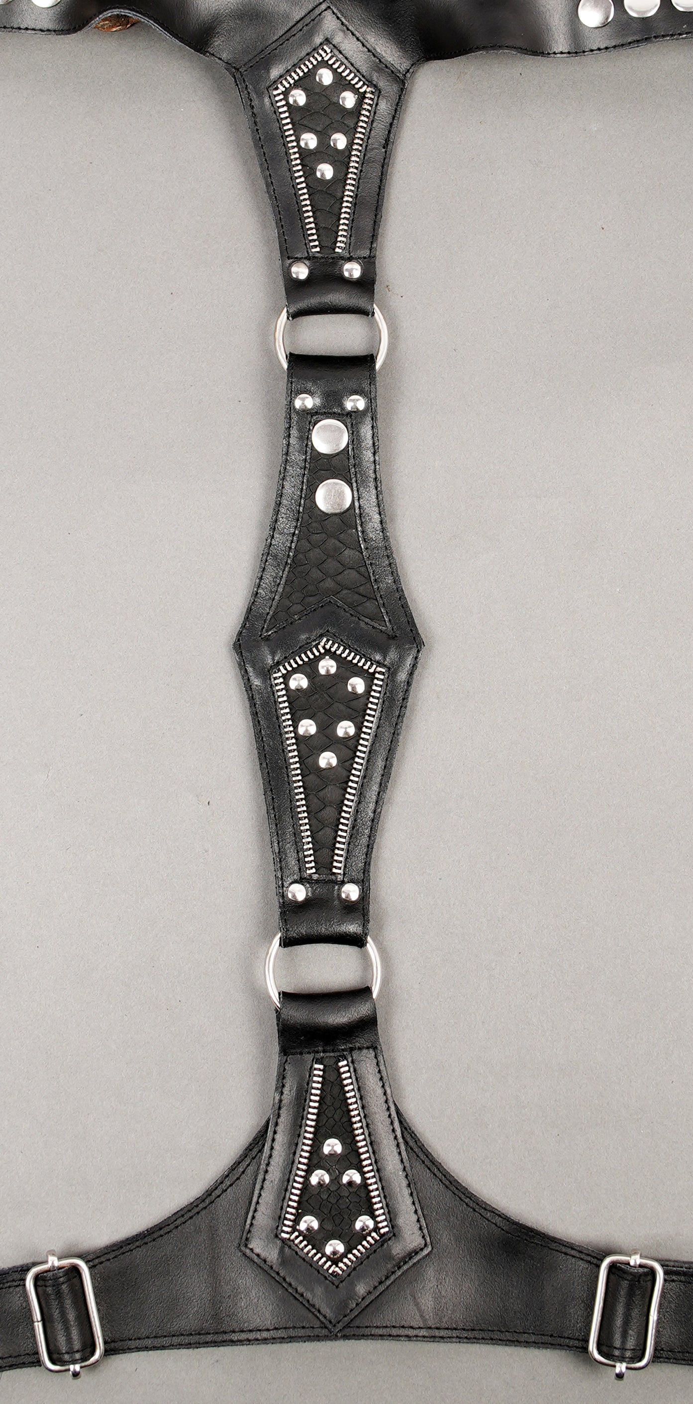 Leather crossbody holster with adjustable straps