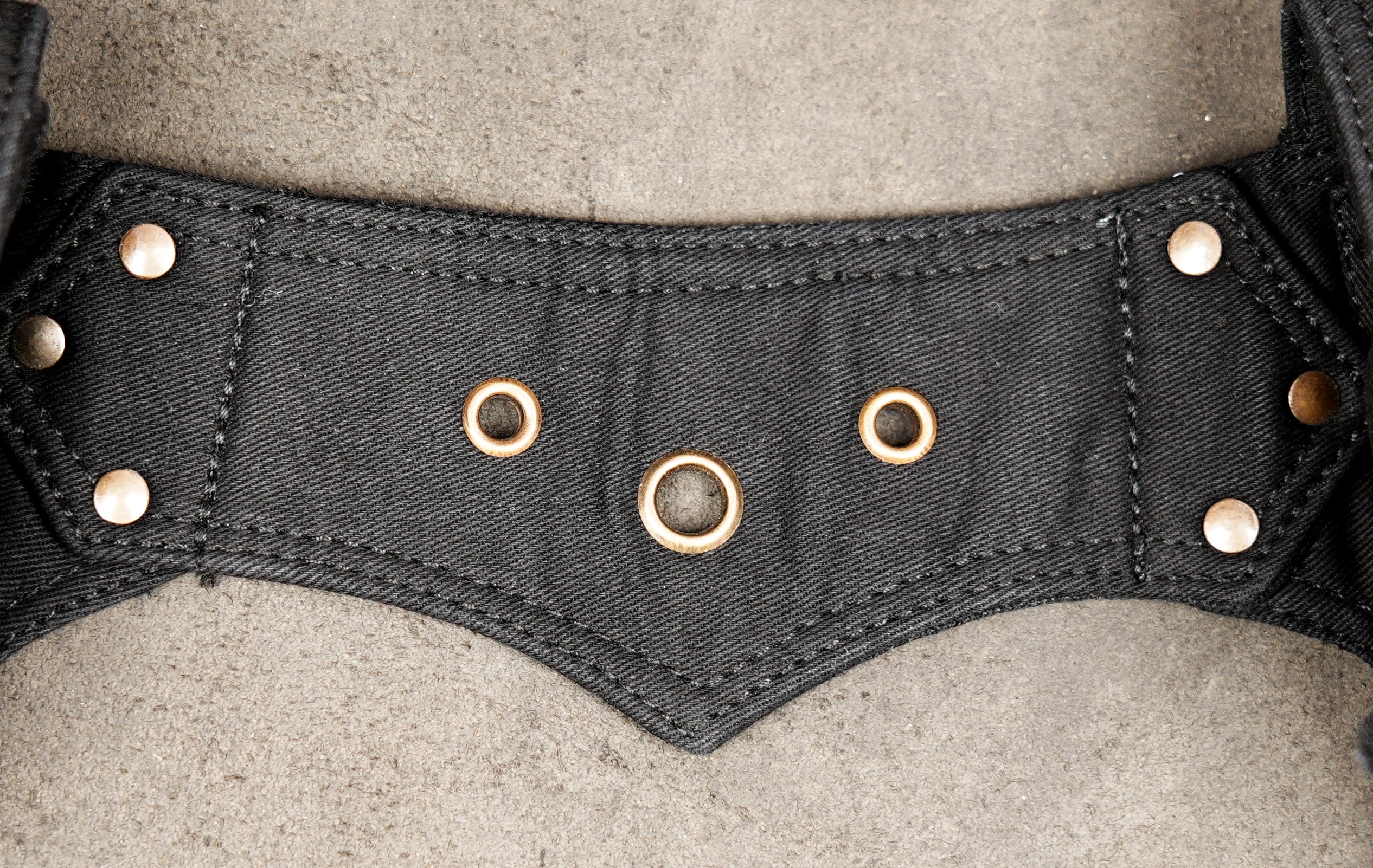Multi-pocket laced belt bag for outdoor music festivals