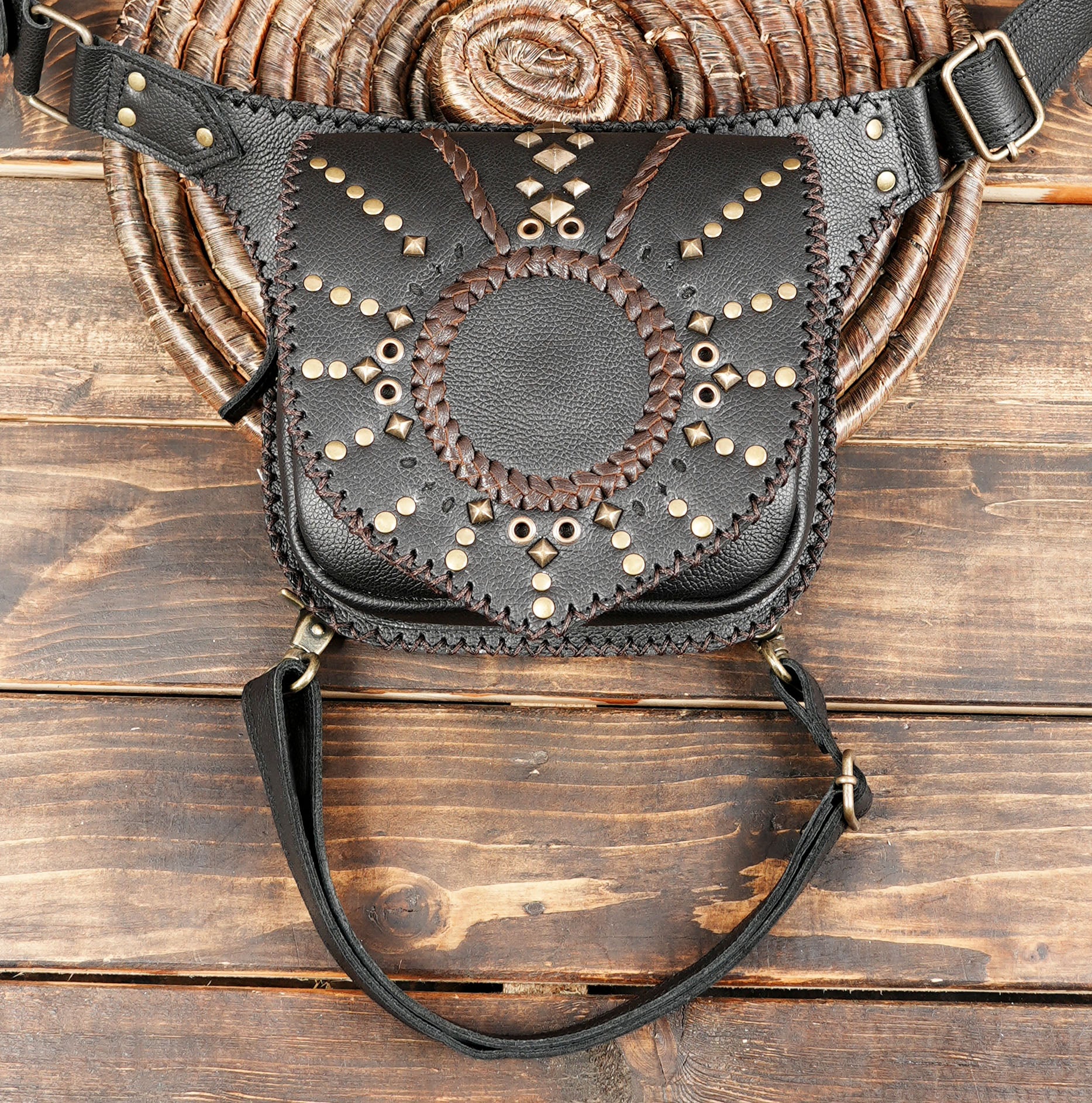 Handmade Leather Thigh Bag: Unisex Biker Utility Belt Pouch with star usases