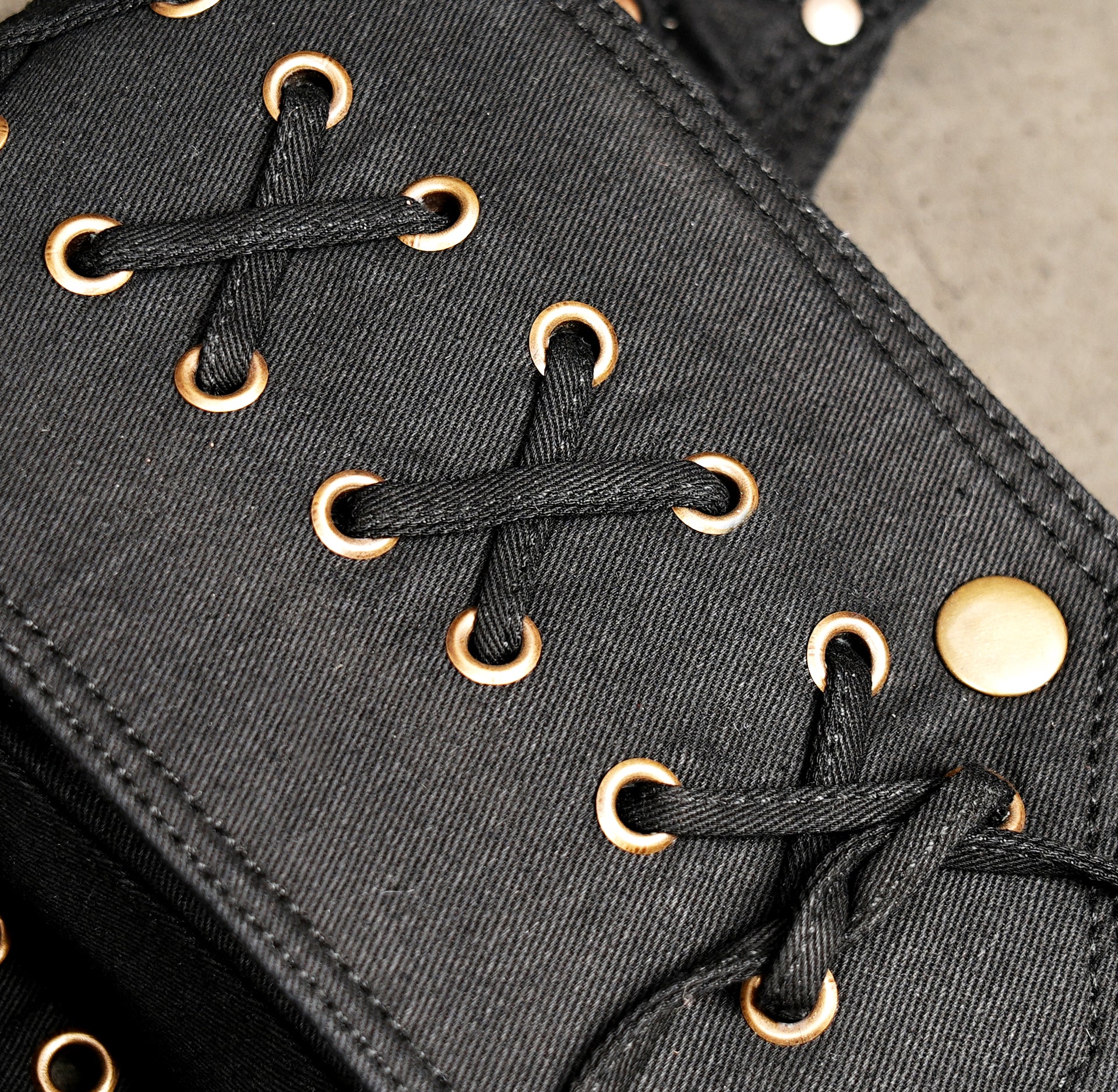 Alternative fashion waist pouch with grommets for travel