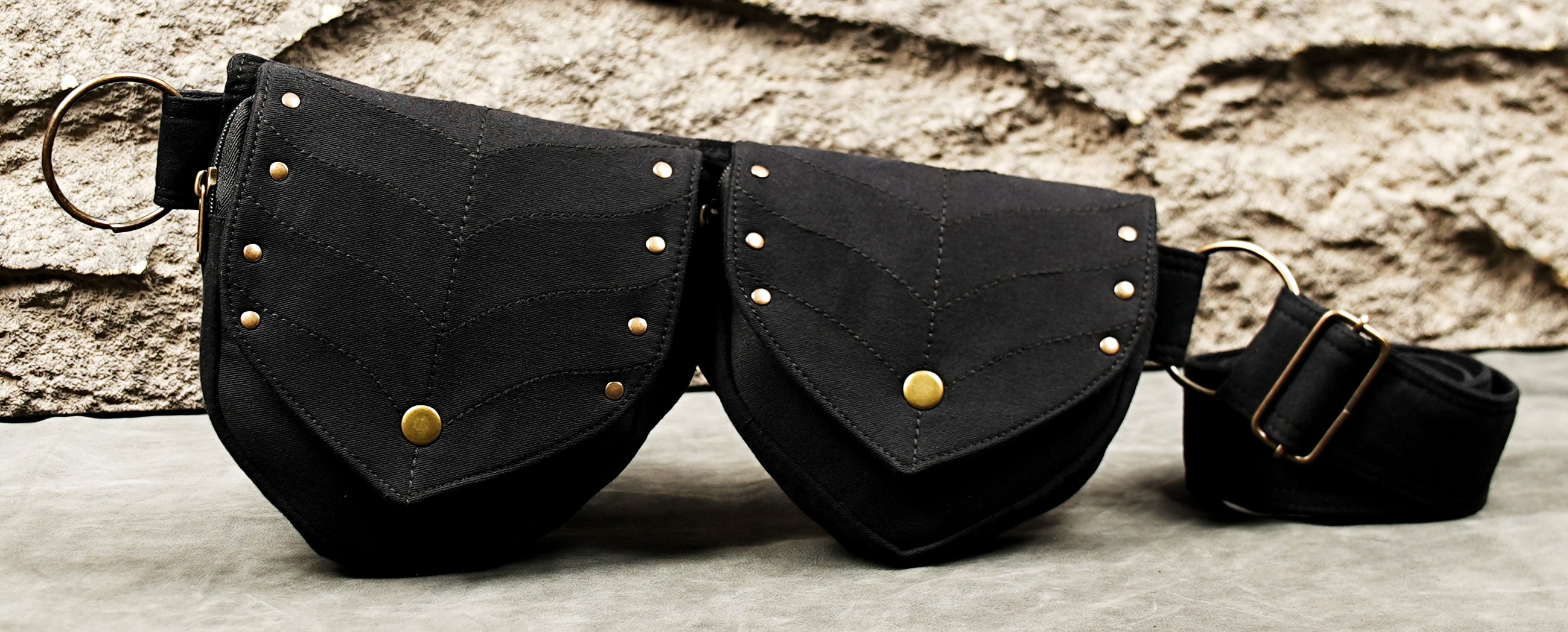 Double pocket festival belt in black cotton with leaf-vein stitching