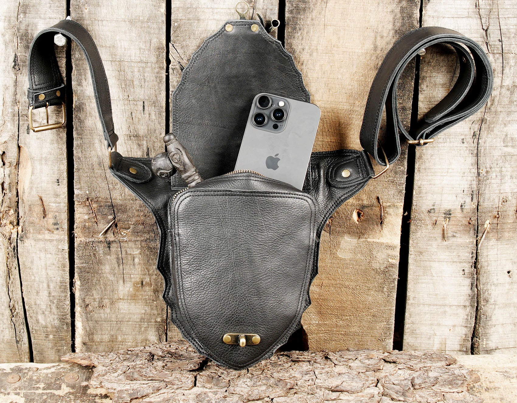 Leather waist belt with secure front pocket