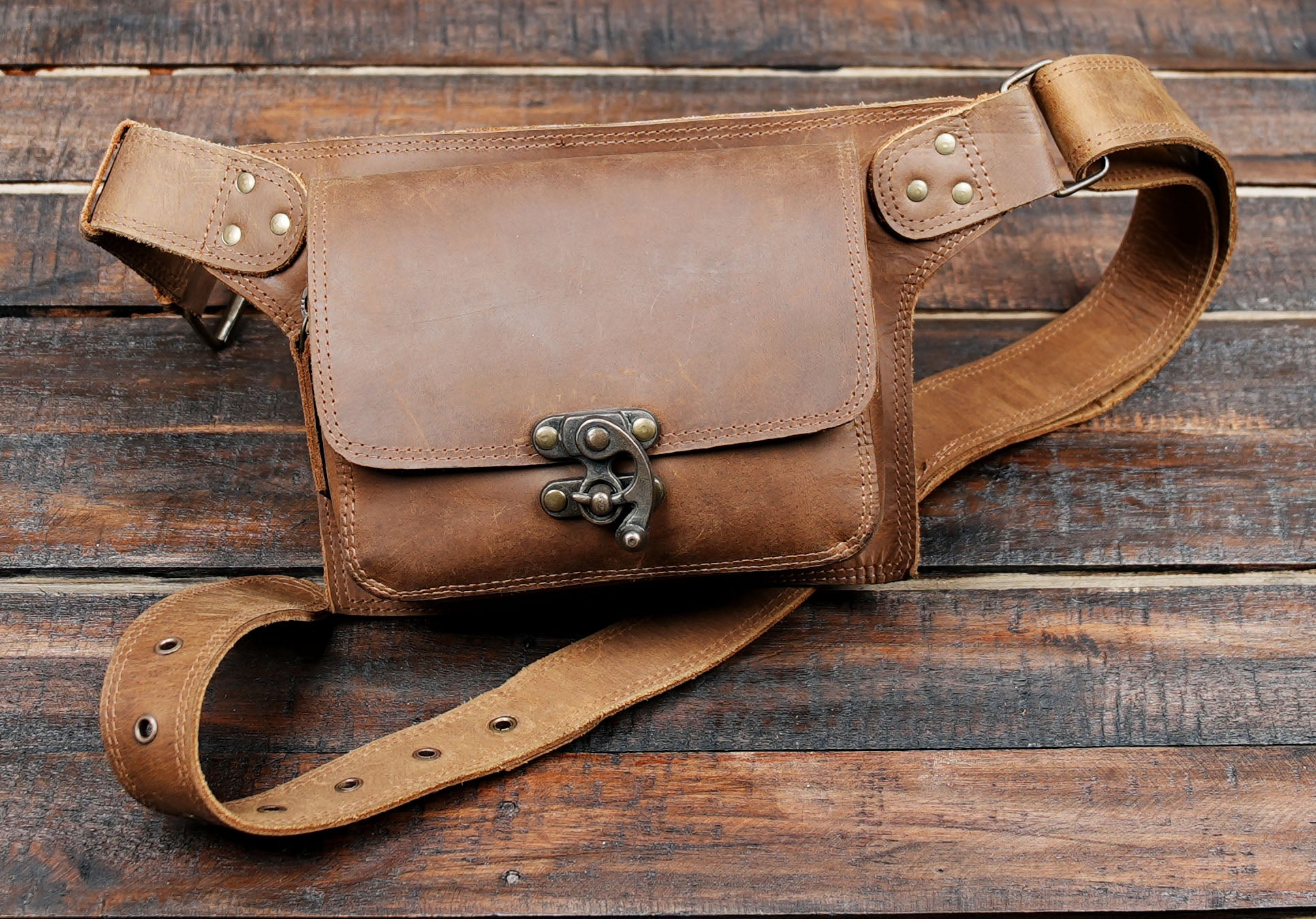 This Handmade Brown Leather Waist Belt is designed for those who love style with practicality.