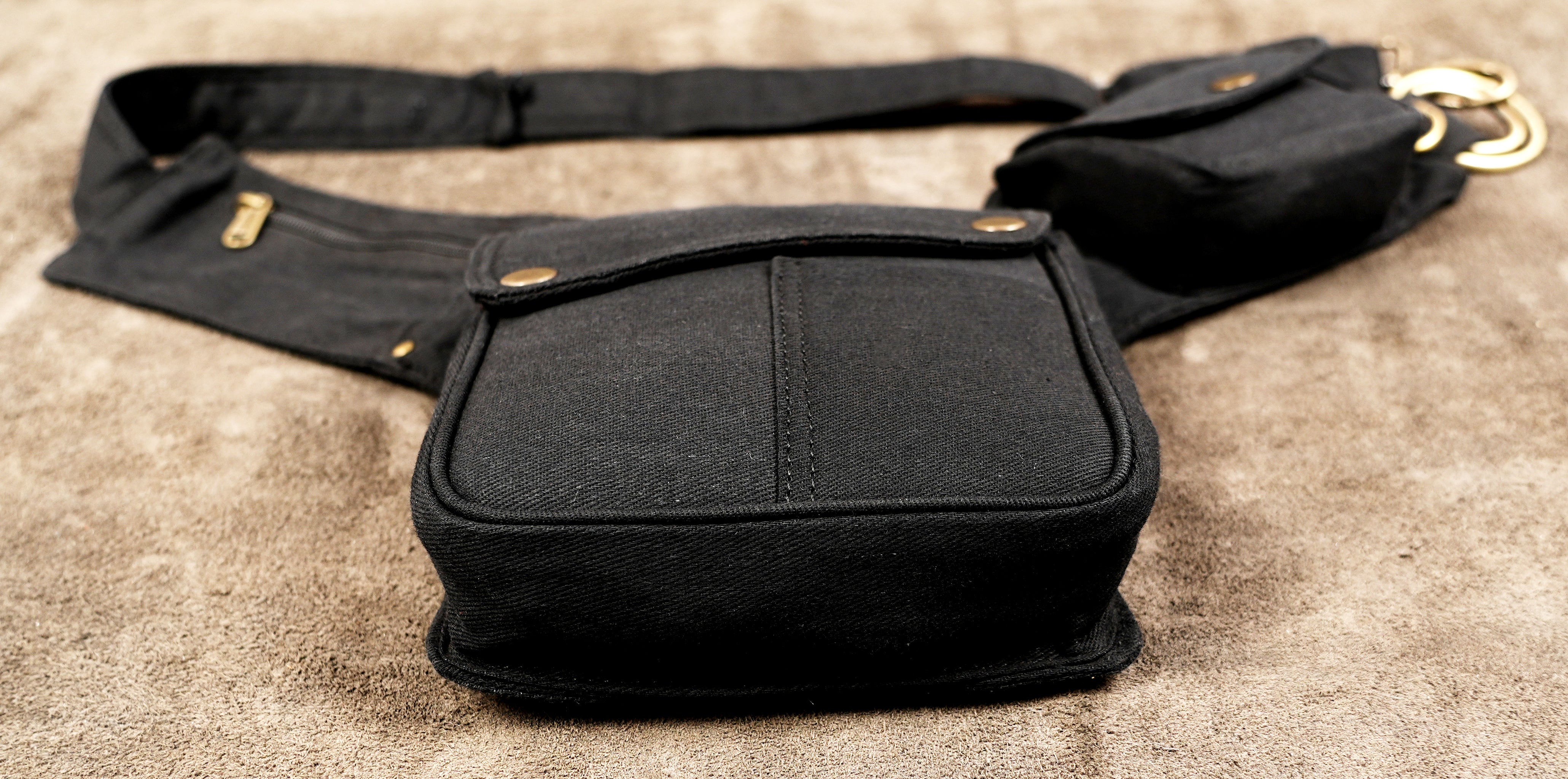 Festival utility belt bag with metal rings and zipped compartments
