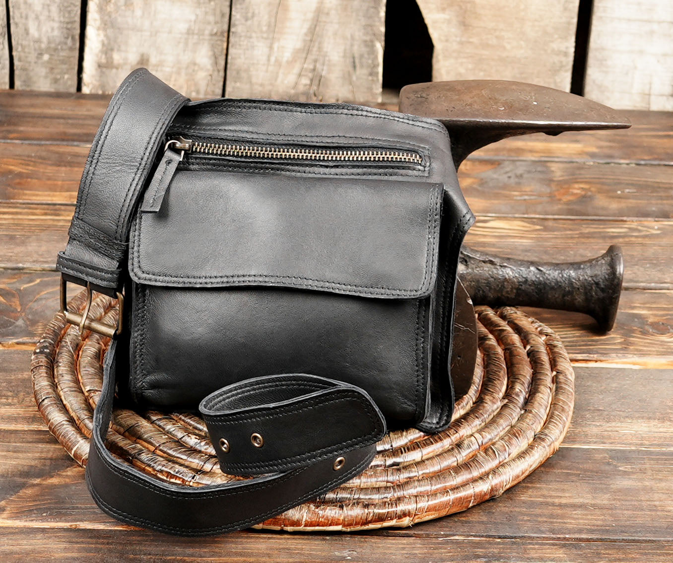 Durable leather fanny pack featuring a front zip compartment