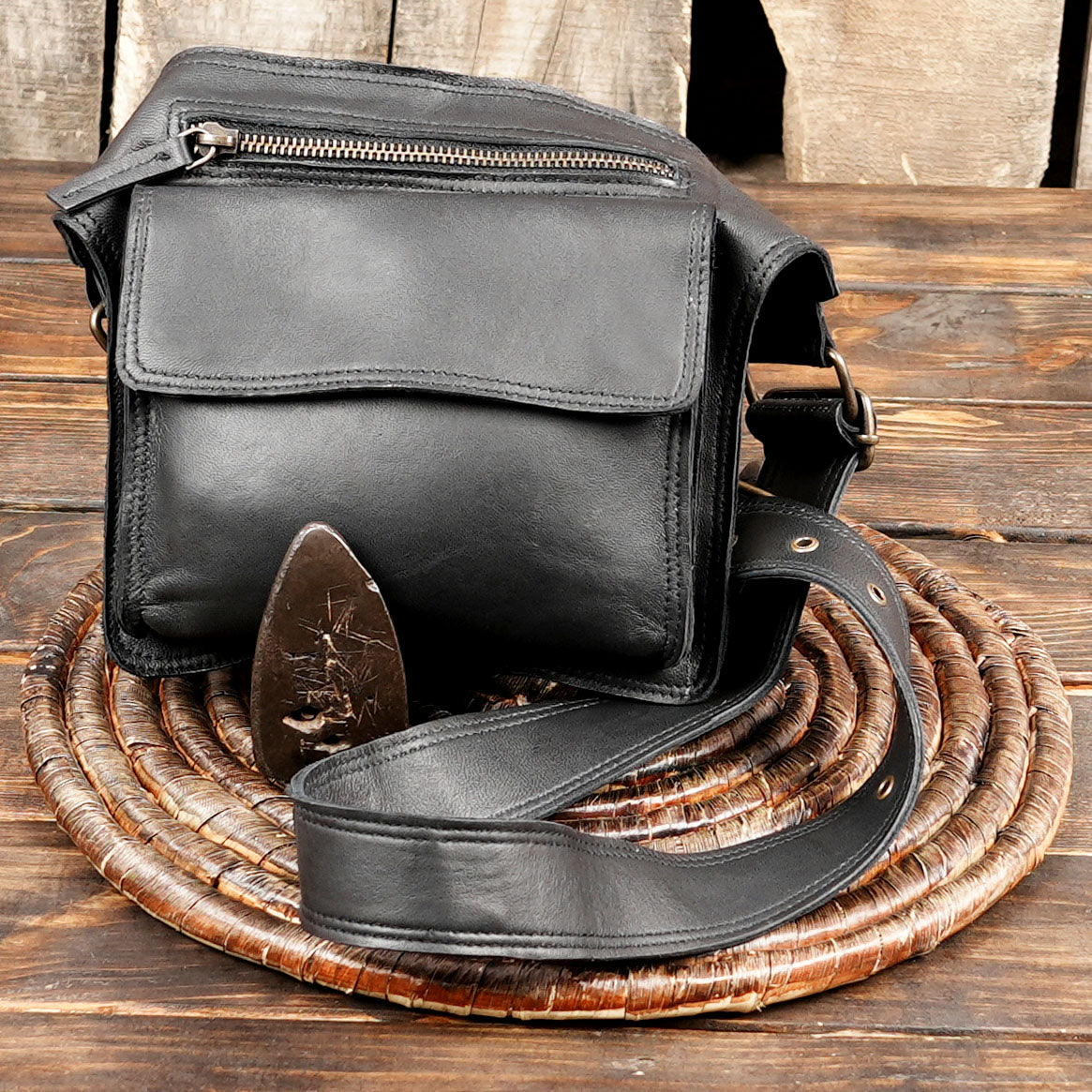 Unisex leather waist pouch with adjustable strap and zipper