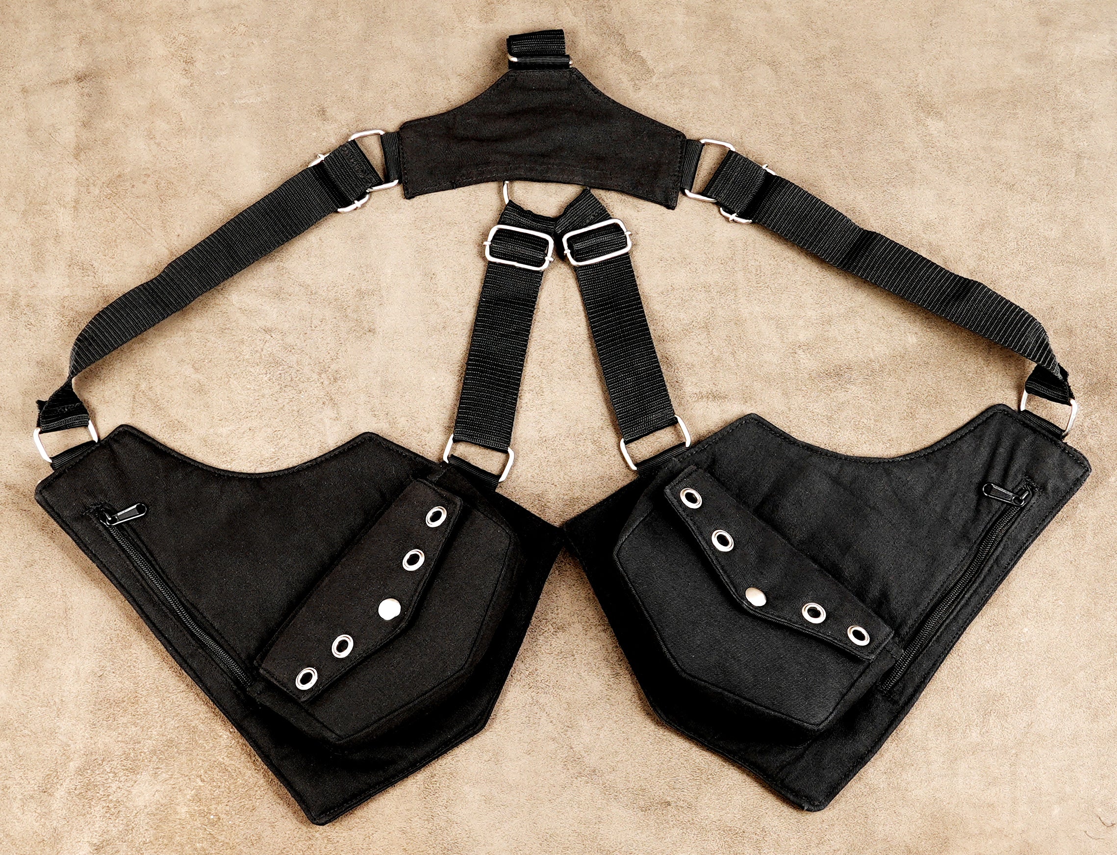 Hands-free body harness with two zip pockets