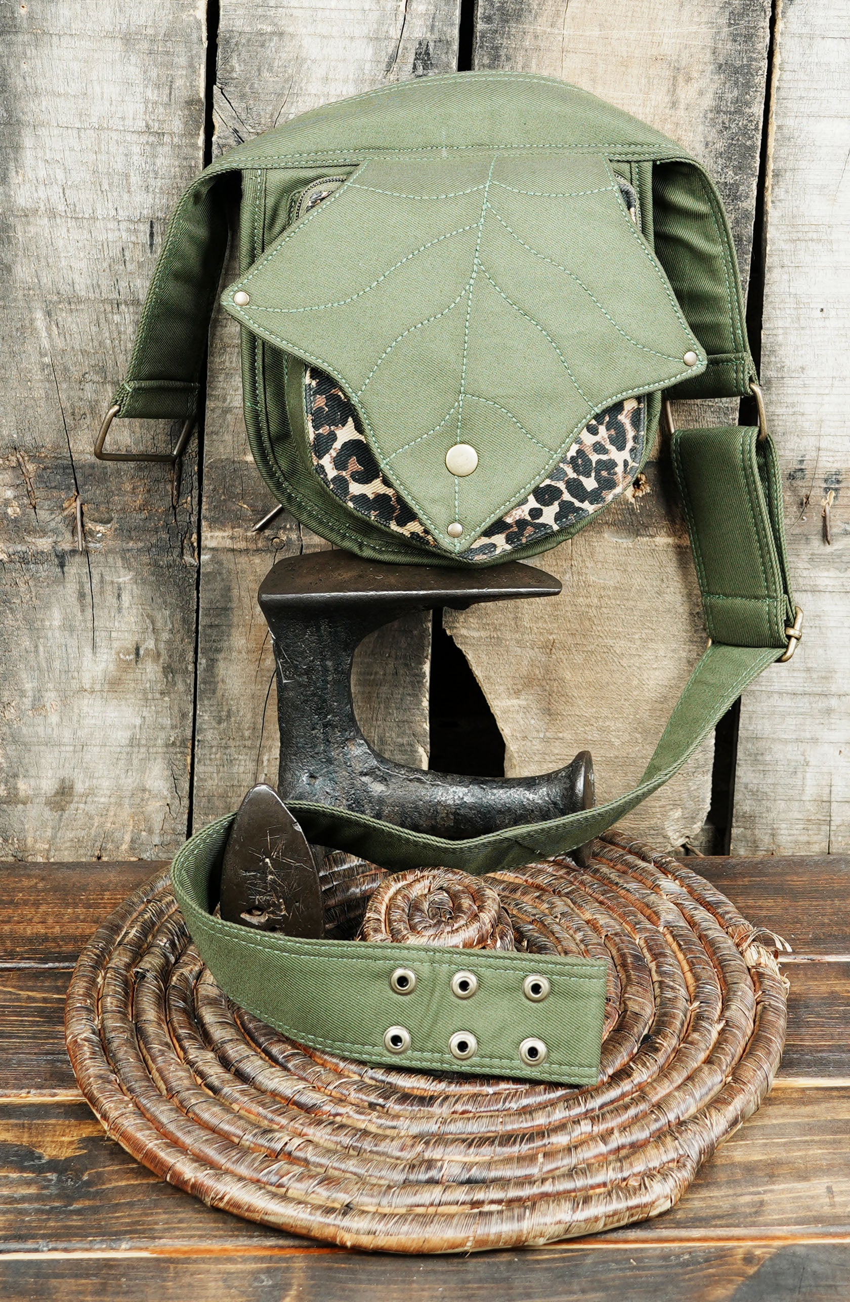 Durable hands-free belt bag for women and men in a practical forest green