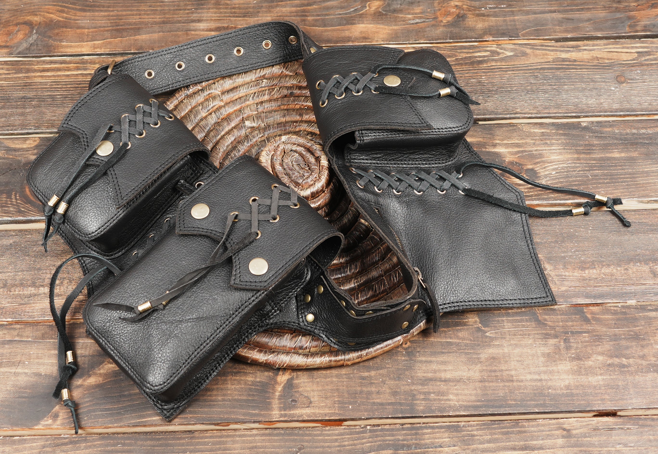 Genuine leather pocket belt with zip and flap compartments