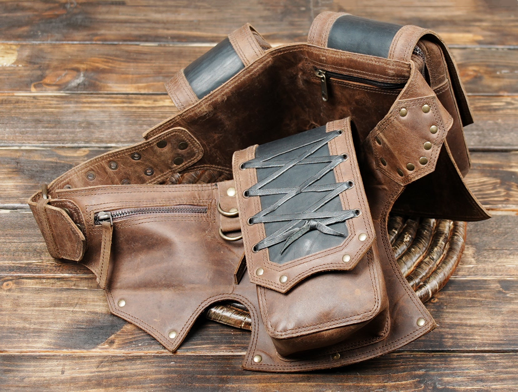 Rugged Leather Waist Holster Belt – Multi-Pocket Festival & Cosplay Accessory