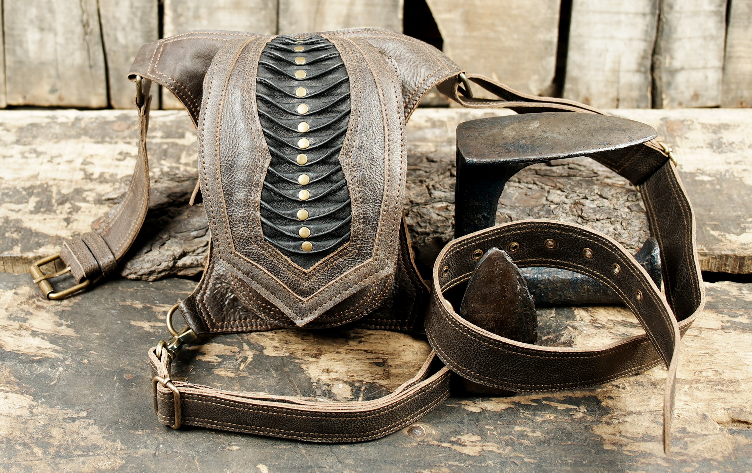 Leather thigh bag belt with adjustable buckle closure