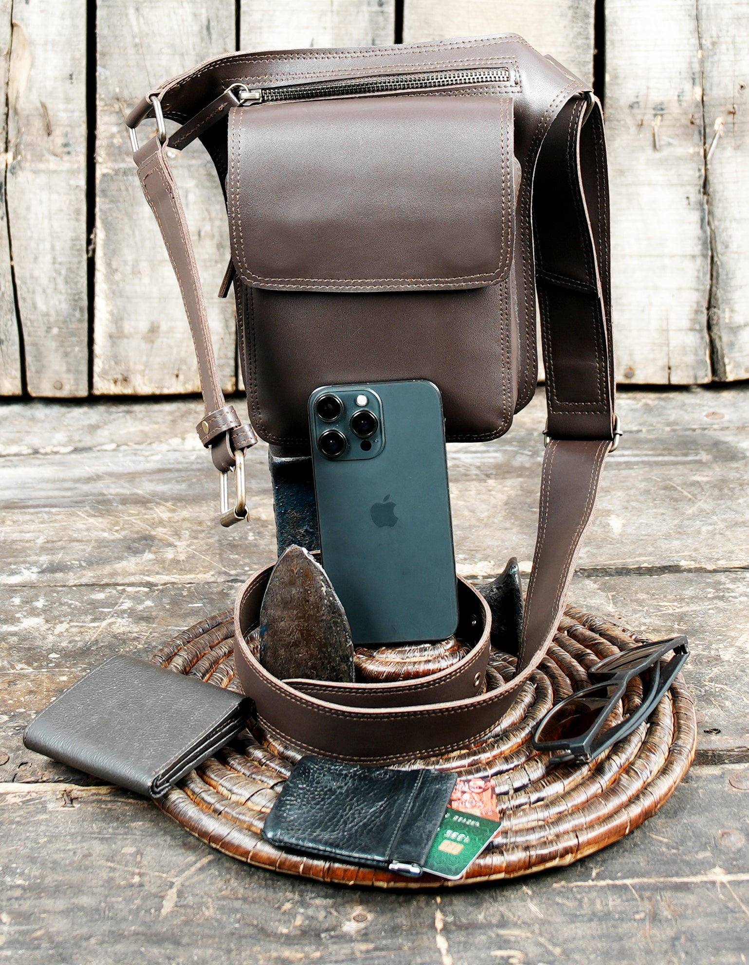 Unisex leather hip belt with spacious zipper pocket