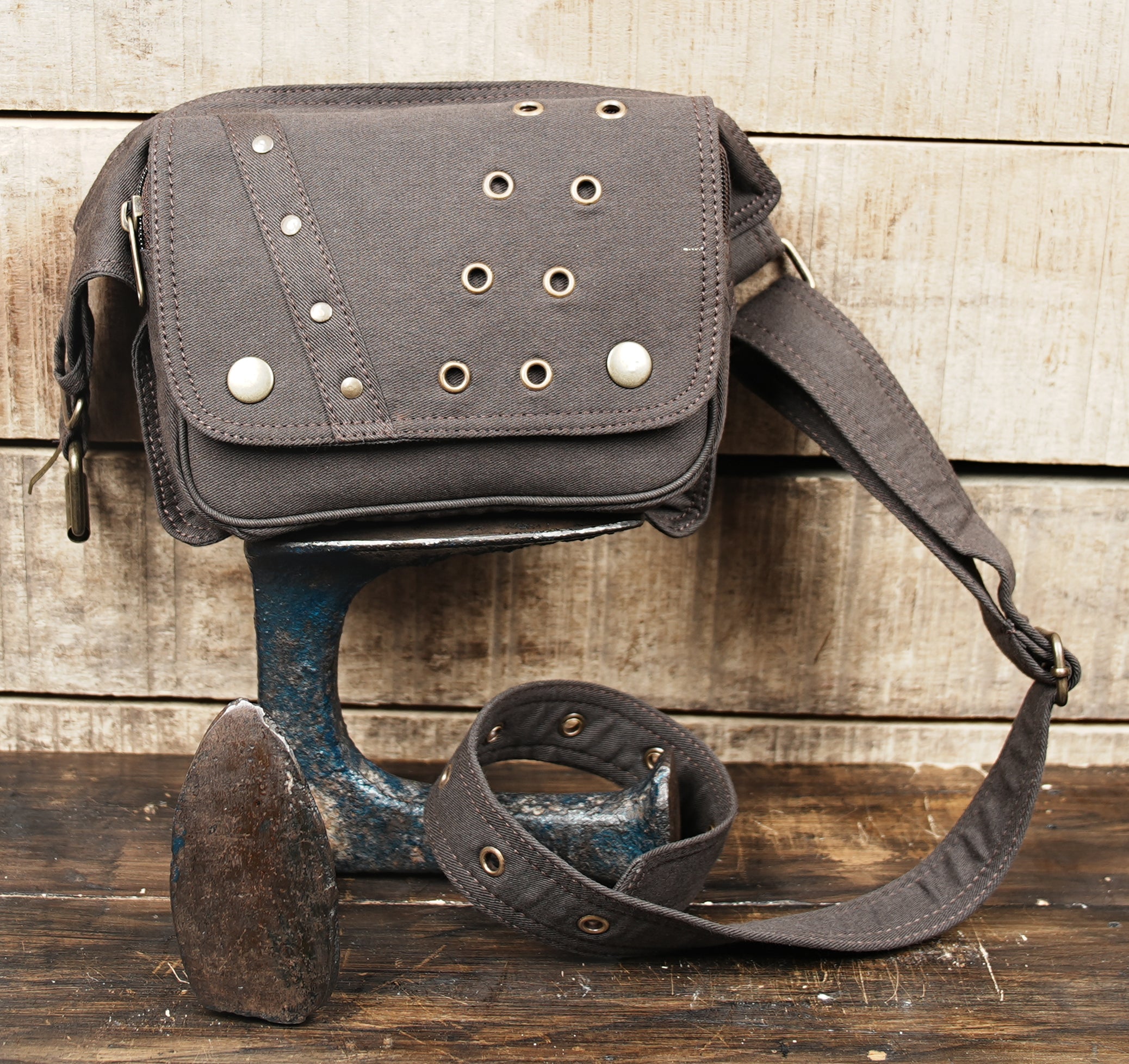 Adjustable cotton waist bag with antique brass rivets and secure pocket