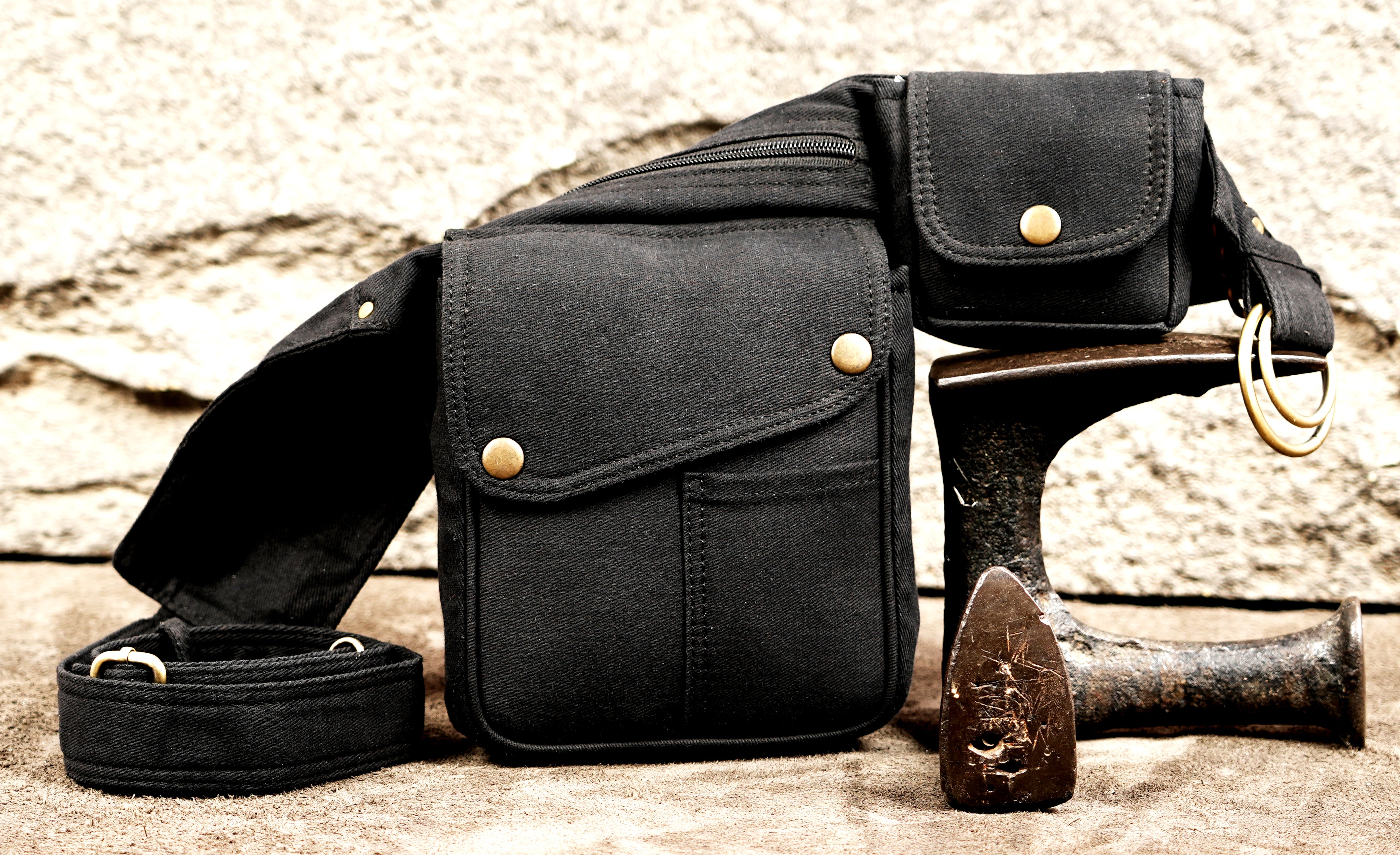 Adjustable strap black canvas belt bag for everyday travel