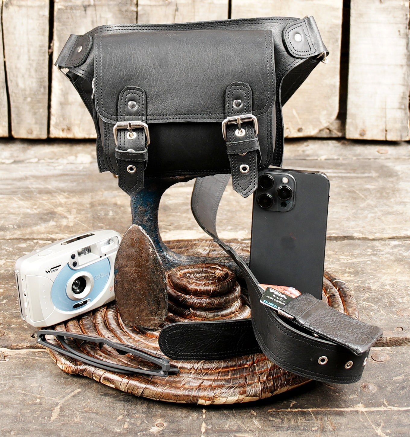 Leather utility waist belt with buckle closure pouch