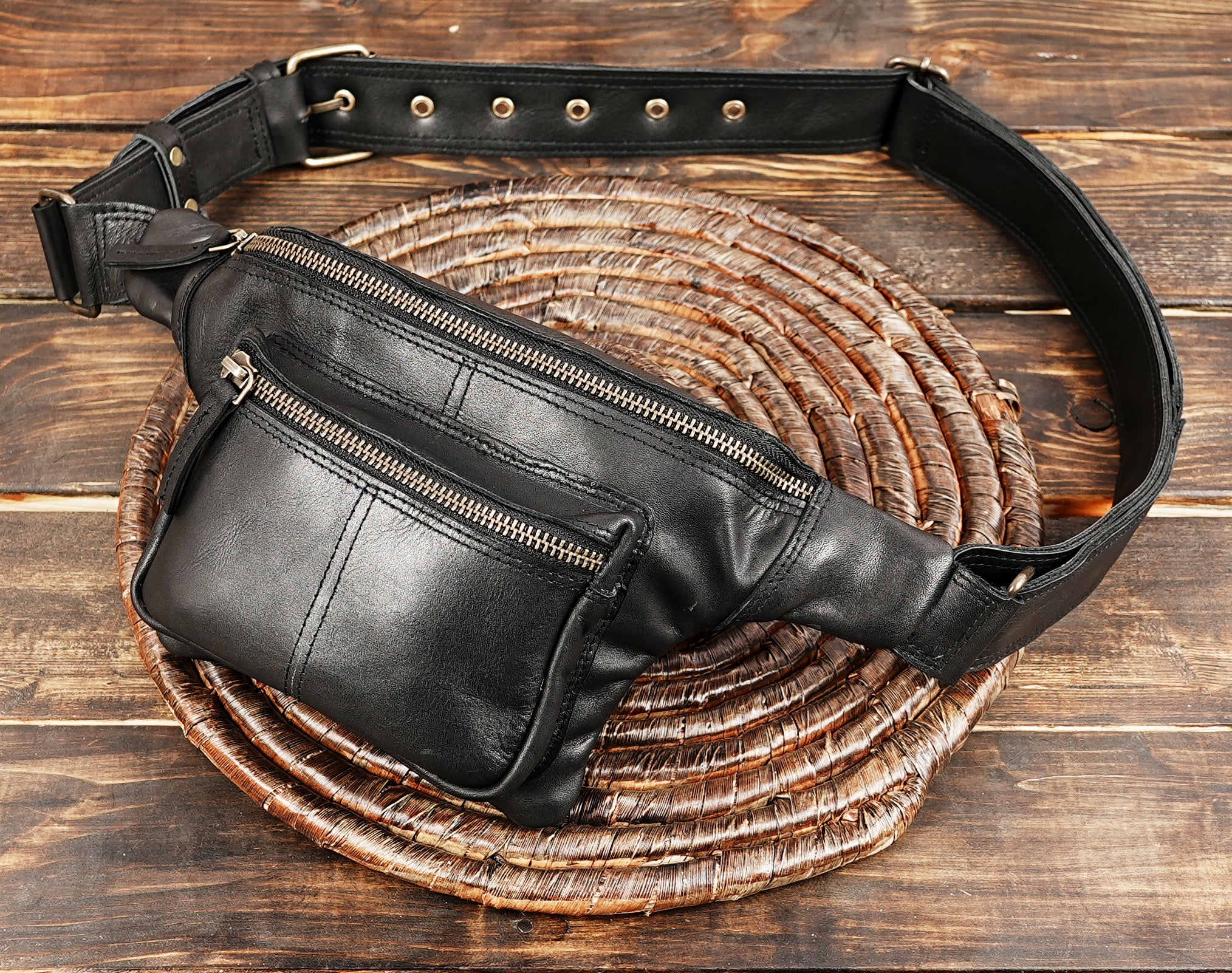 Men’s leather waist bag with adjustable belt strap