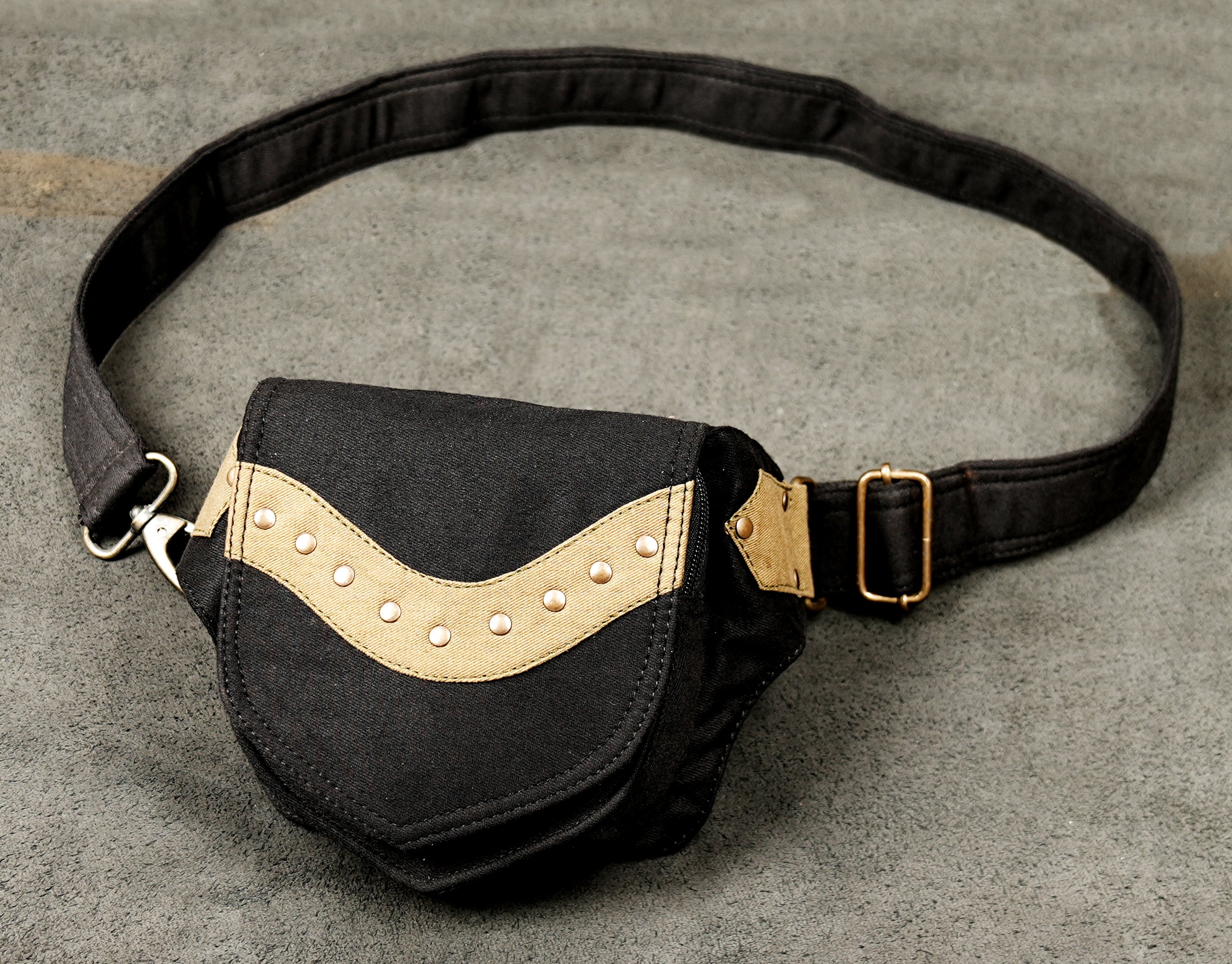 An adjustable-strap waist pack for women and men, made from durable, breathable cotton material.