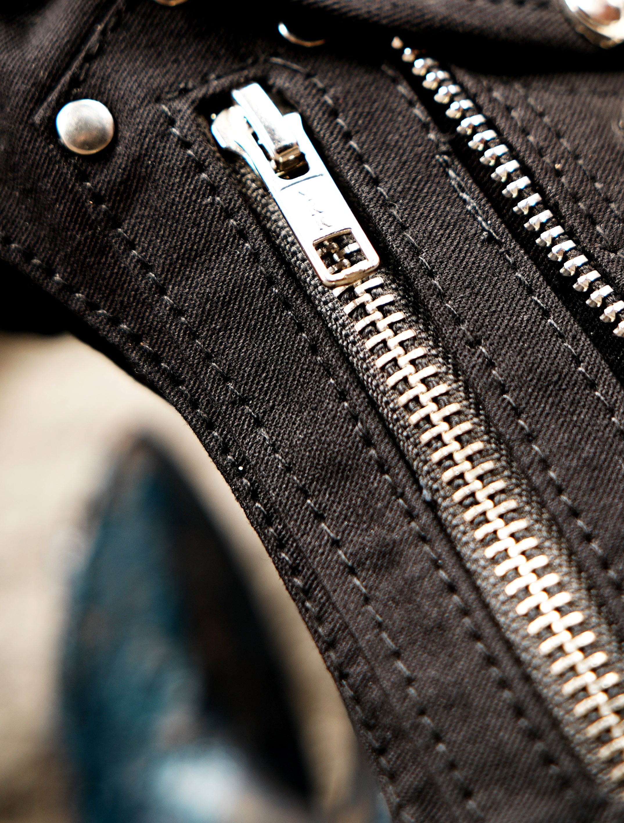 Practical waist belt to thigh strap canvas pouch in black